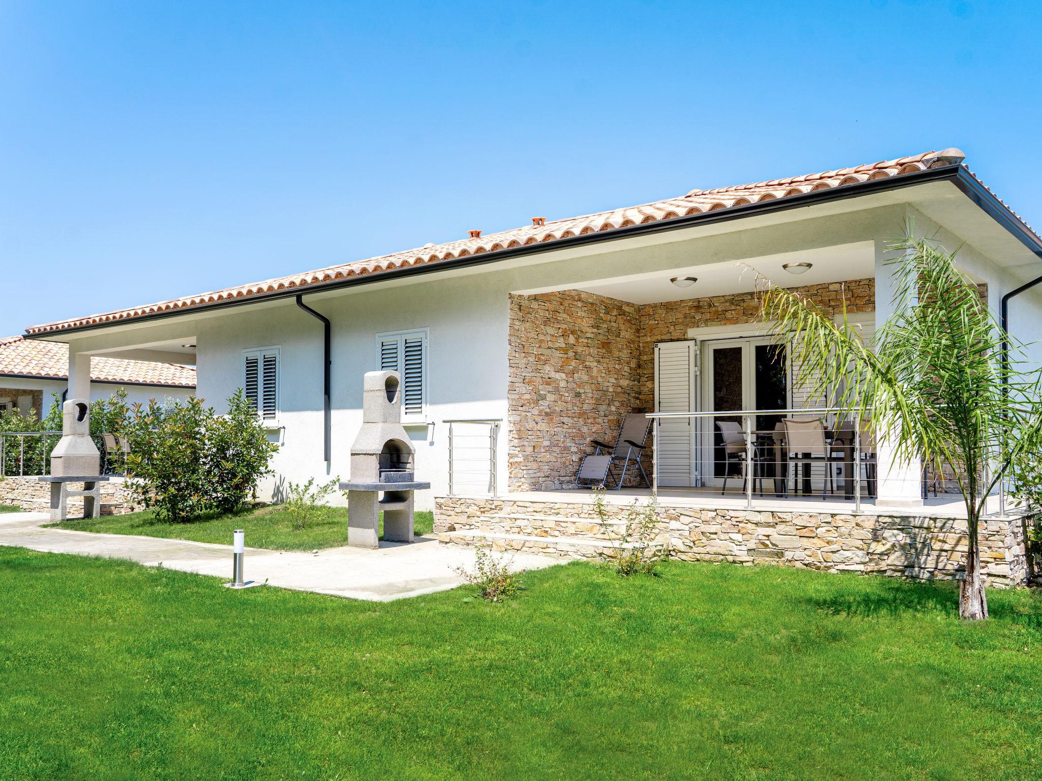 Photo 2 - Maison de 2 chambres à Ghisonaccia avec piscine et vues à la mer