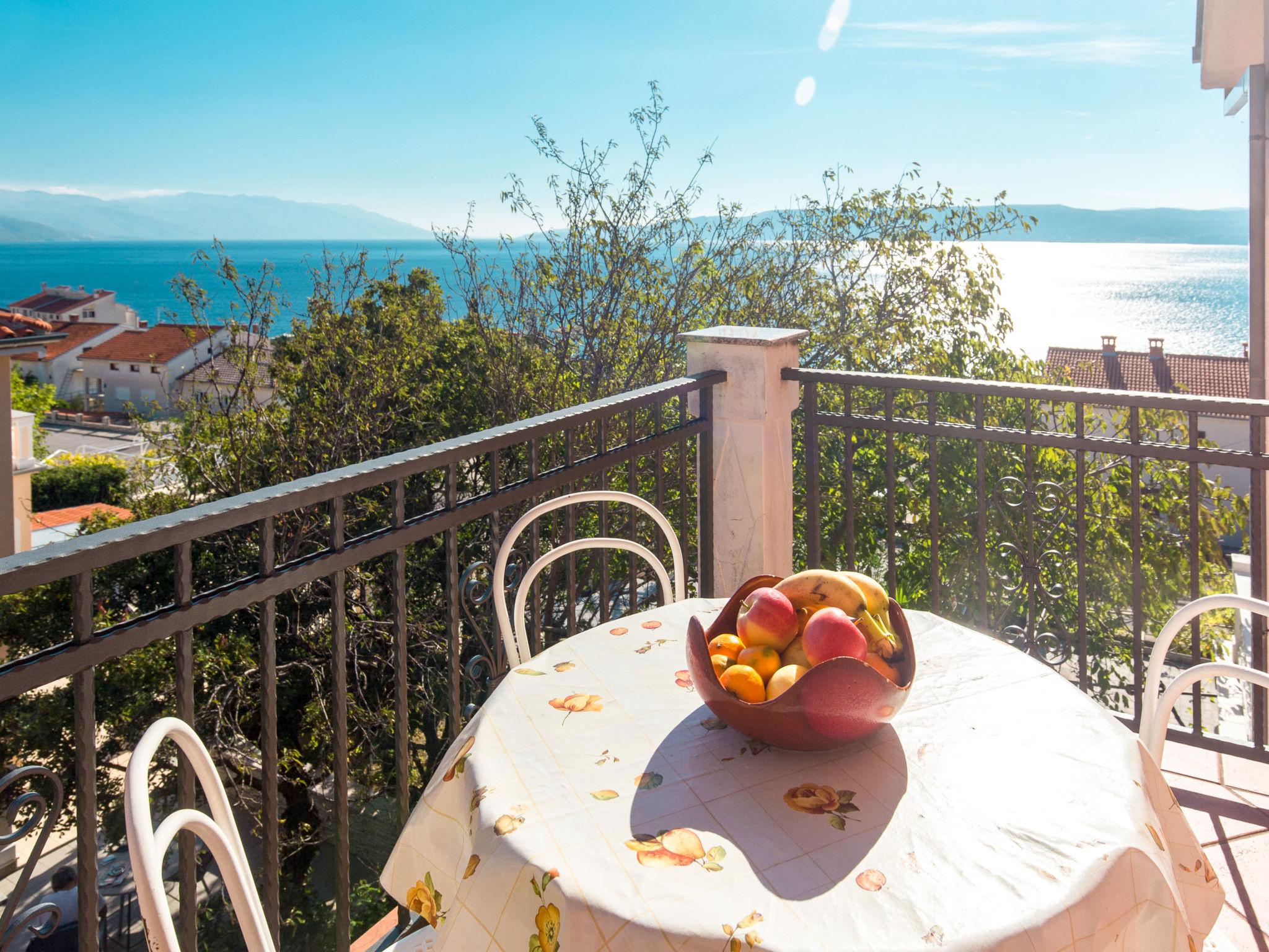 Photo 2 - Appartement de 2 chambres à Novi Vinodolski avec terrasse et vues à la mer