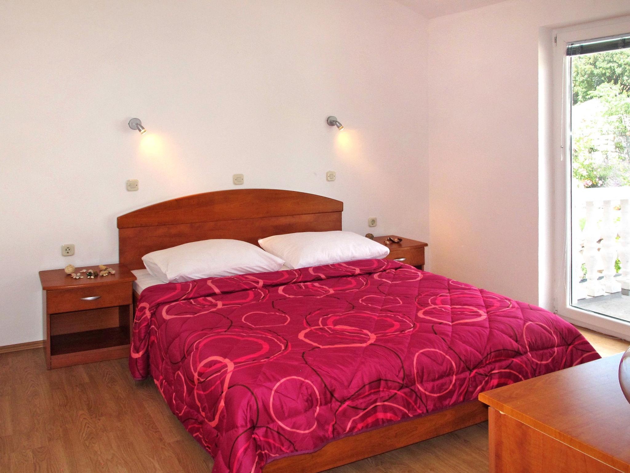 Foto 6 - Appartamento con 2 camere da letto a Novi Vinodolski con terrazza e vista mare