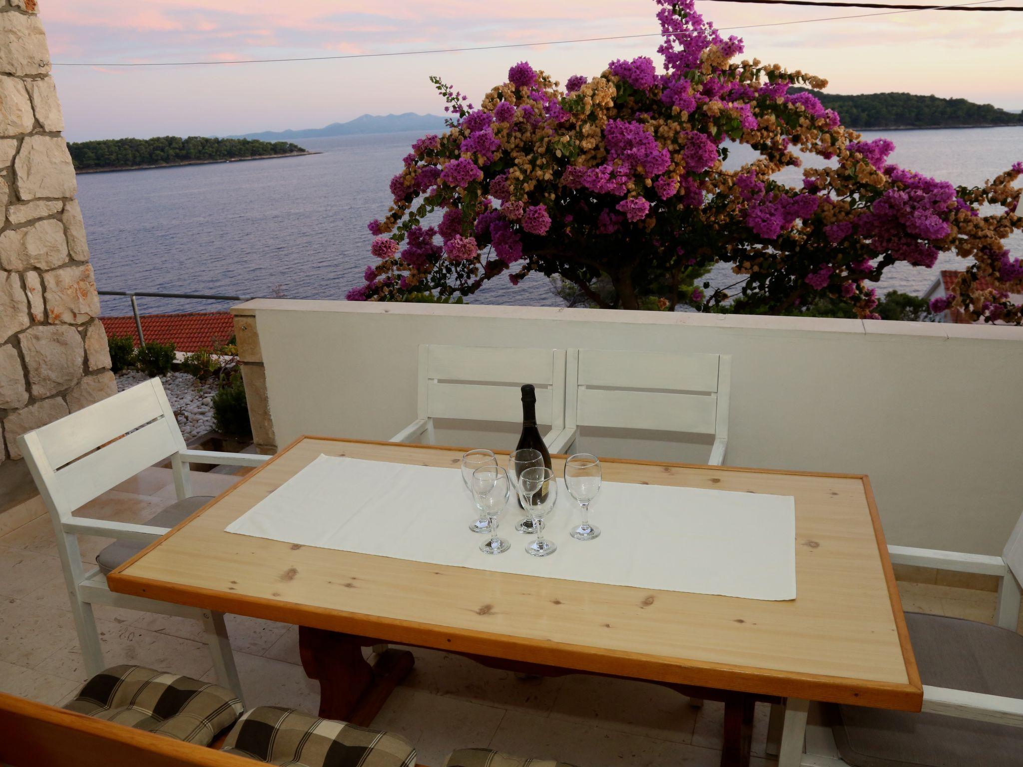 Photo 2 - Appartement de 3 chambres à Blato avec terrasse et vues à la mer