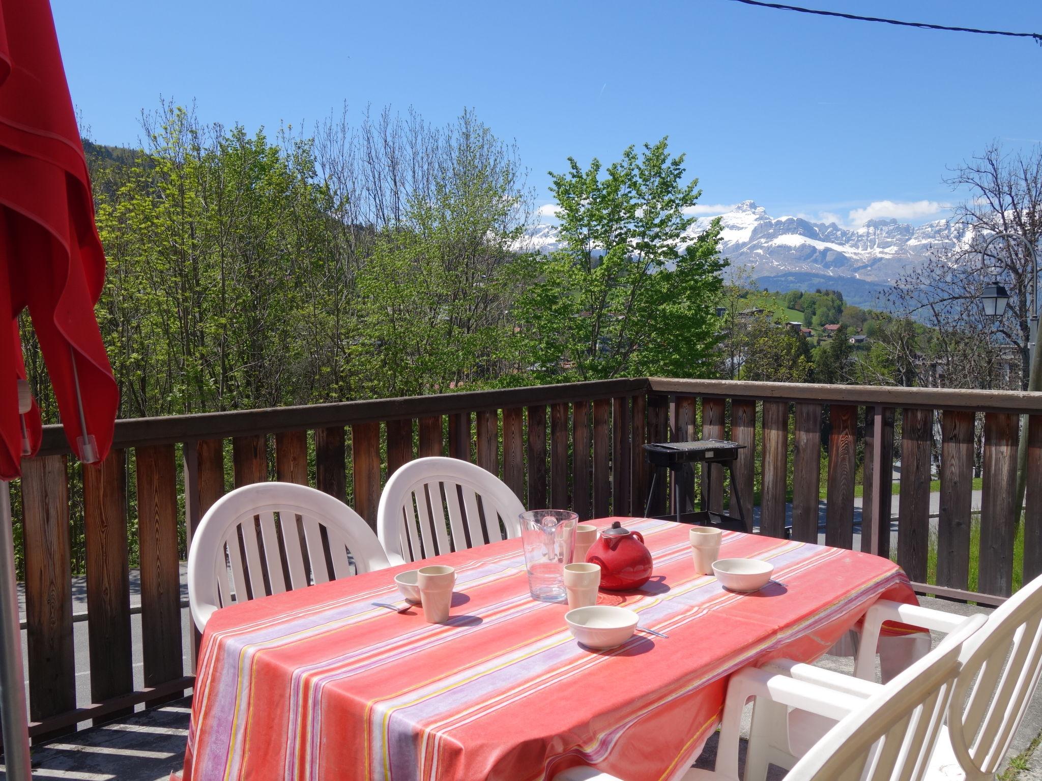 Foto 11 - Appartamento con 1 camera da letto a Saint-Gervais-les-Bains con terrazza e vista sulle montagne