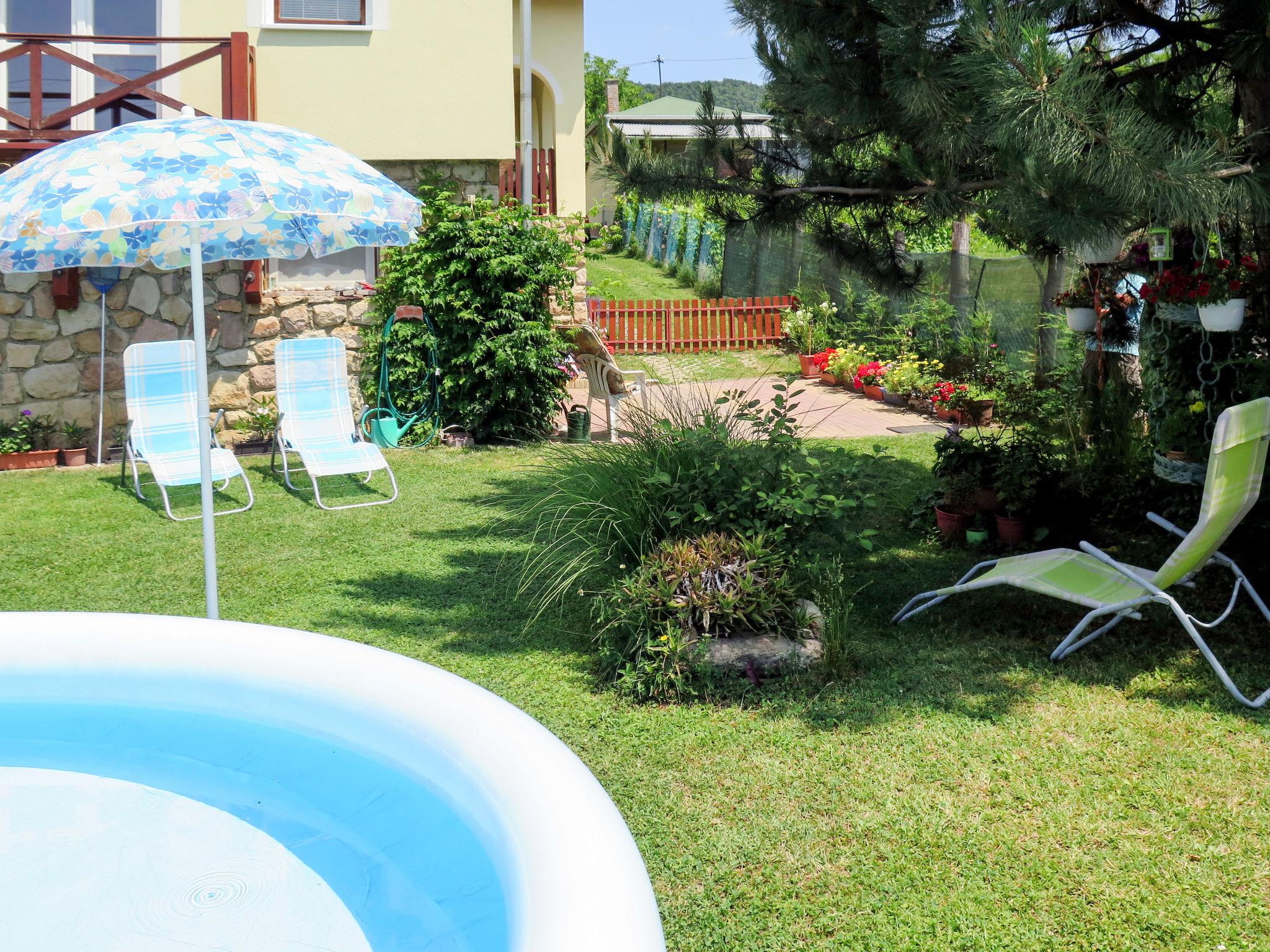 Photo 2 - Maison de 2 chambres à Badacsonytomaj avec piscine privée et vues à la mer