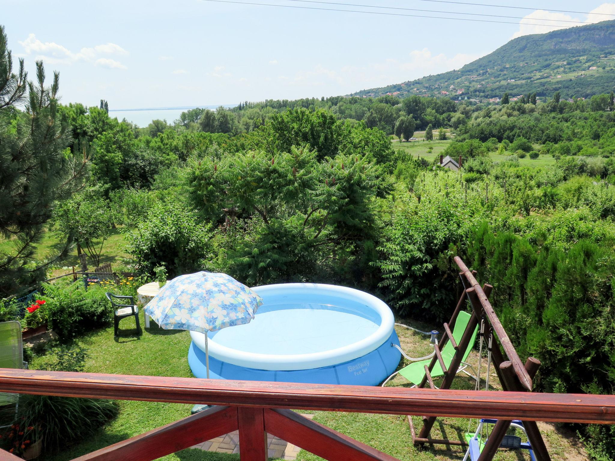 Foto 7 - Casa de 2 habitaciones en Badacsonytomaj con piscina privada y vistas al mar