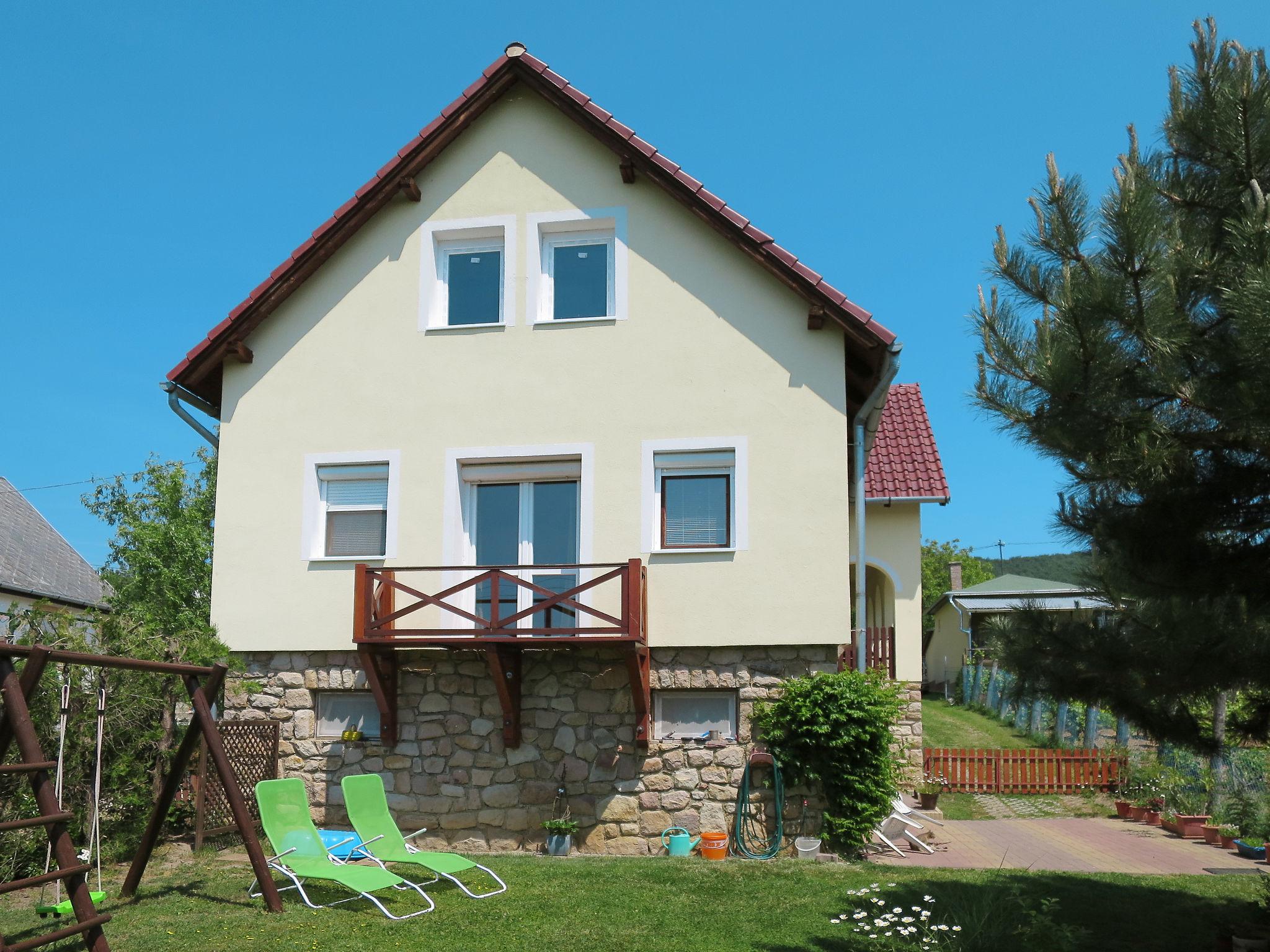 Photo 17 - Maison de 2 chambres à Badacsonytomaj avec piscine privée et vues à la mer