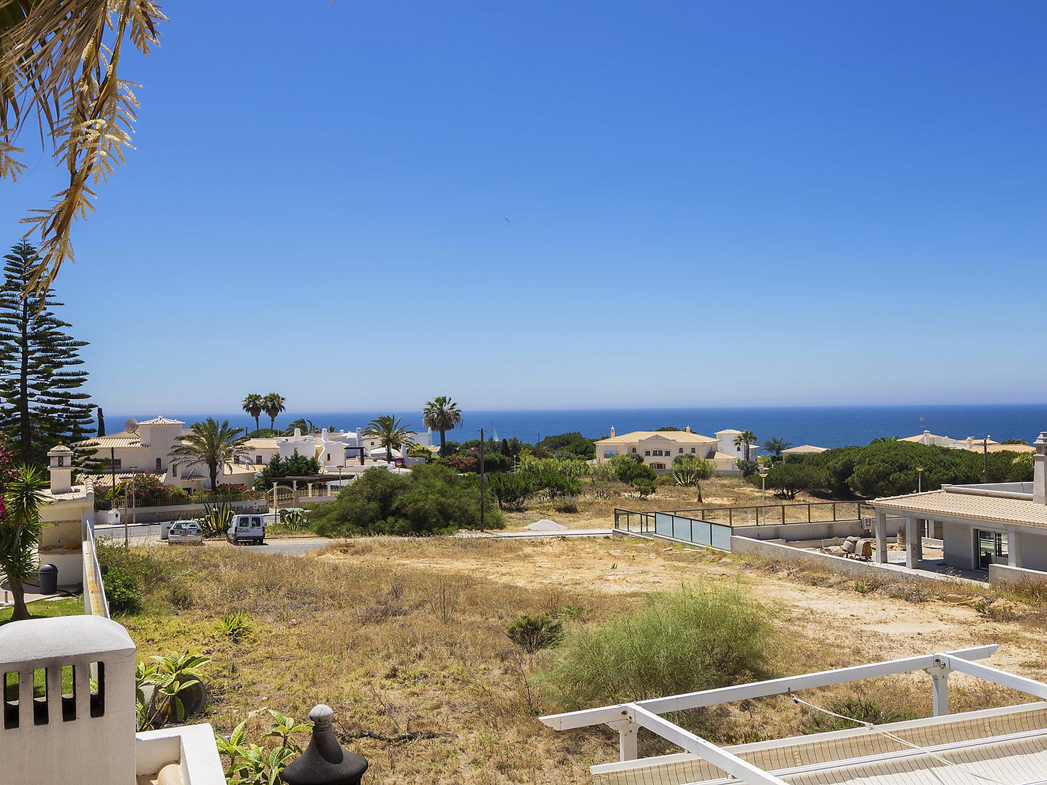 Foto 5 - Casa de 4 habitaciones en Albufeira con piscina privada y vistas al mar