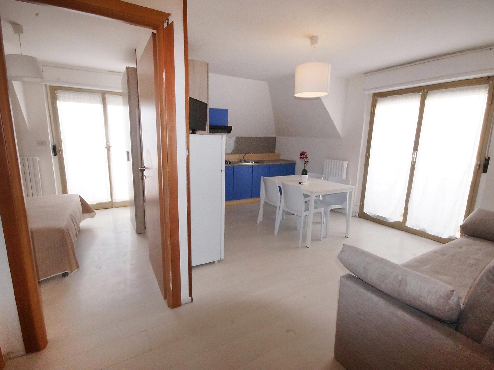 Foto 3 - Apartamento de 1 quarto em San Benedetto del Tronto com jardim