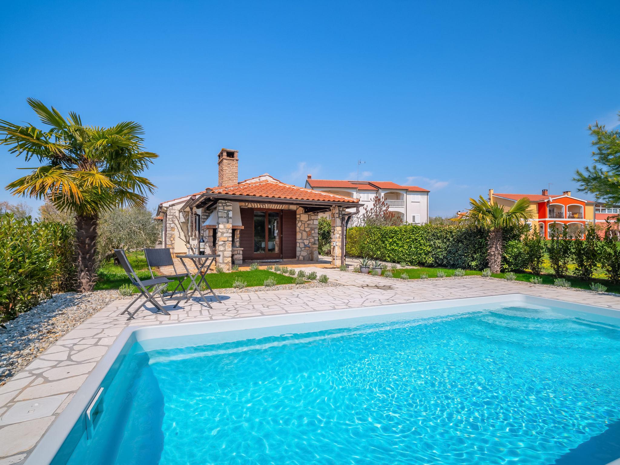 Photo 14 - Maison de 2 chambres à Poreč avec piscine privée et vues à la mer