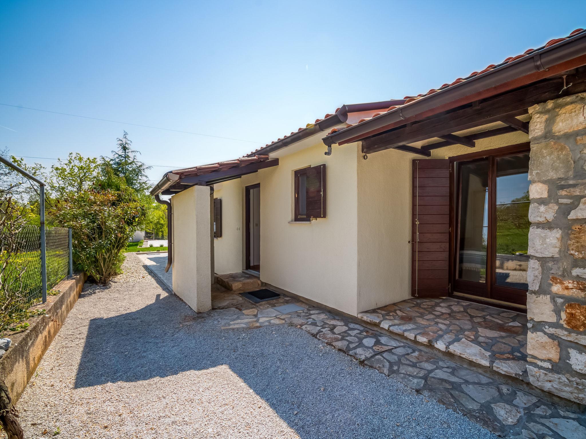Foto 17 - Casa de 2 habitaciones en Poreč con piscina privada y vistas al mar
