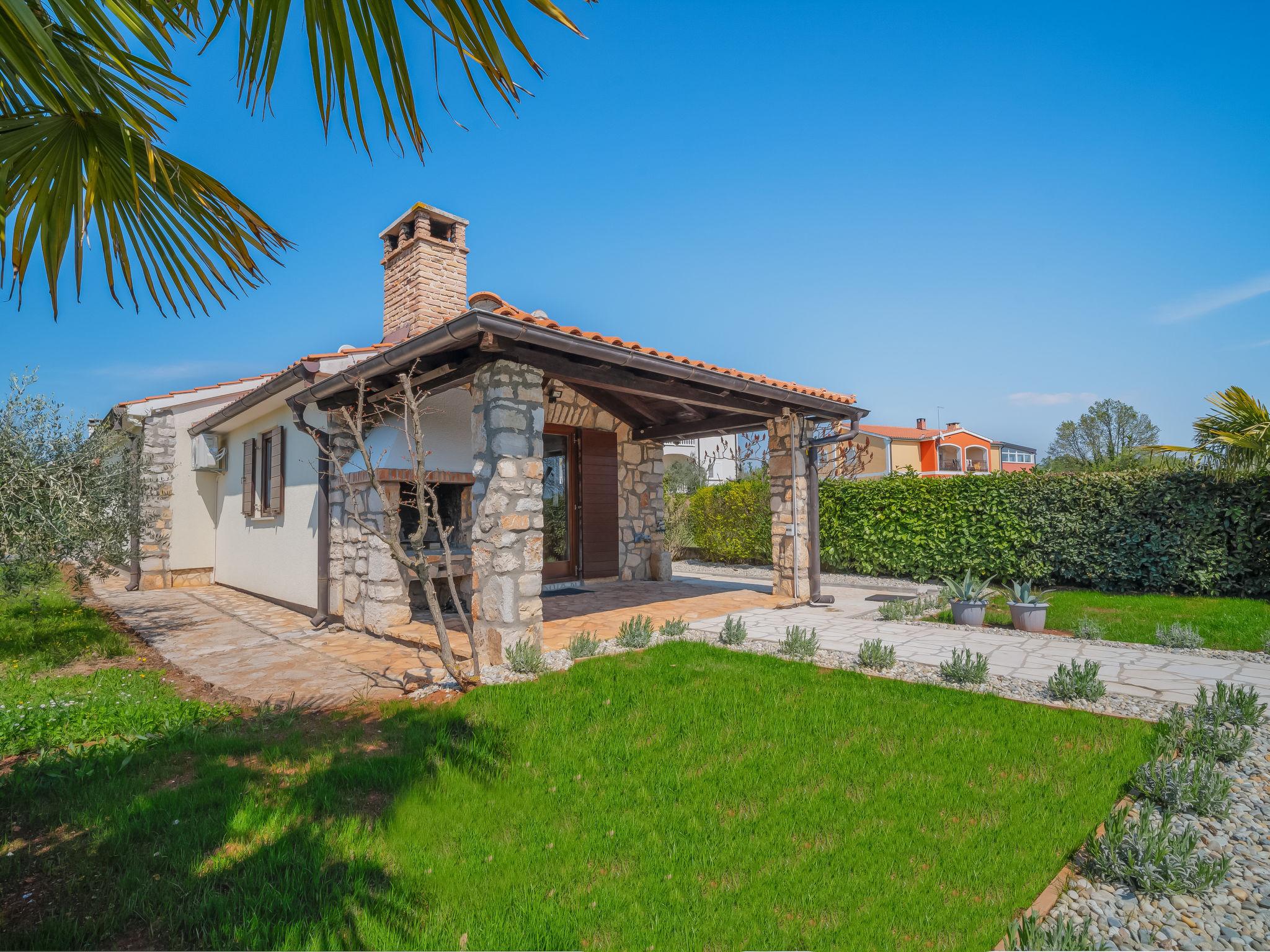 Foto 12 - Casa con 2 camere da letto a Poreč con piscina privata e vista mare