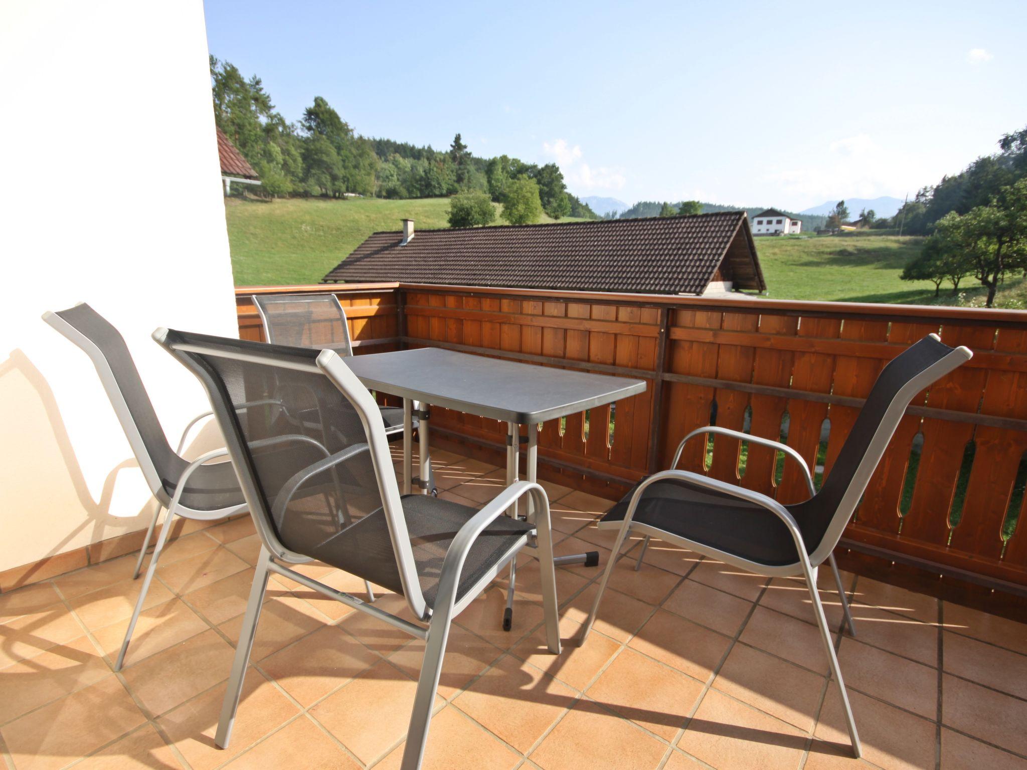 Photo 3 - Maison de 2 chambres à Ebenthal in Kärnten avec jardin et vues sur la montagne