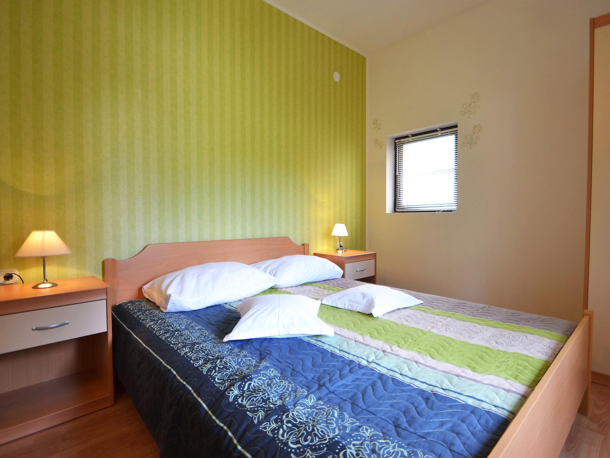 Foto 7 - Appartamento con 2 camere da letto a Vir con piscina e vista mare