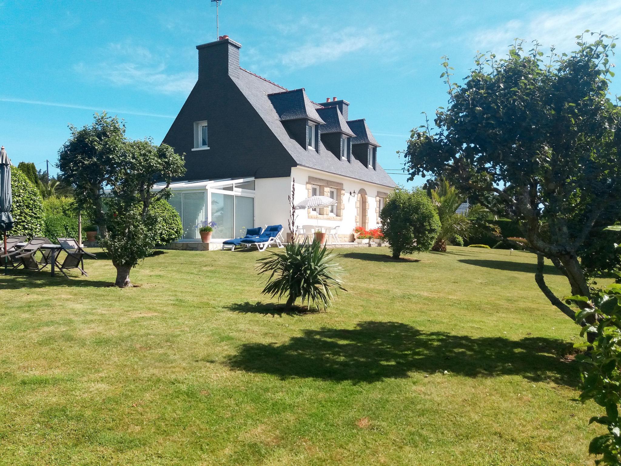 Photo 2 - Maison de 4 chambres à Pleumeur-Bodou avec jardin et vues à la mer