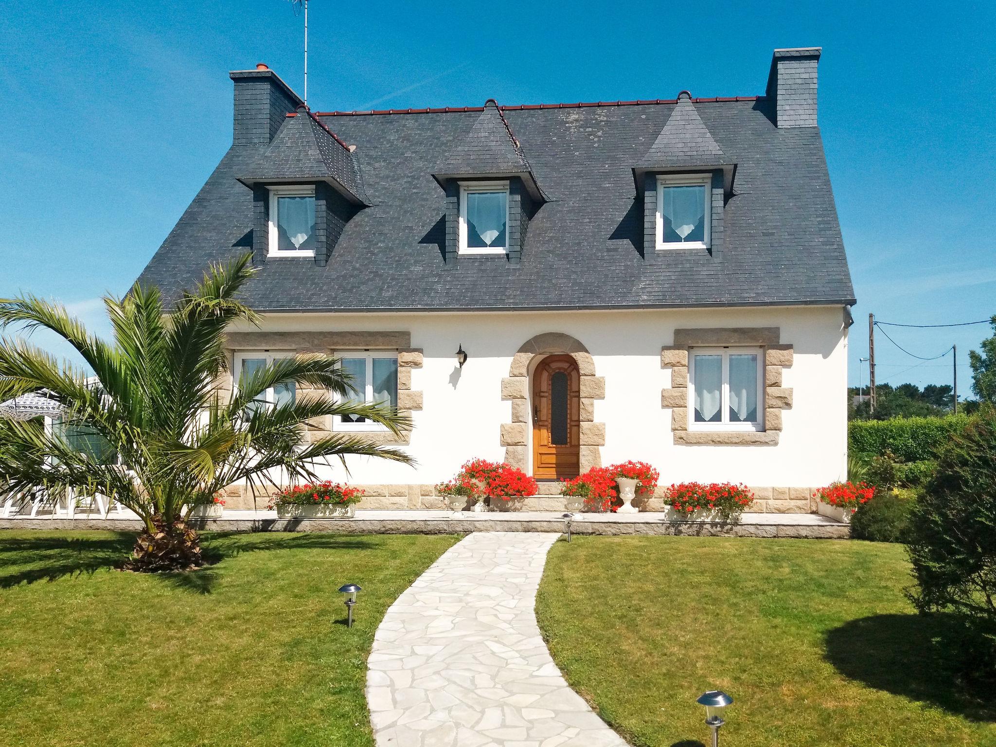 Foto 1 - Casa de 4 quartos em Pleumeur-Bodou com jardim e vistas do mar