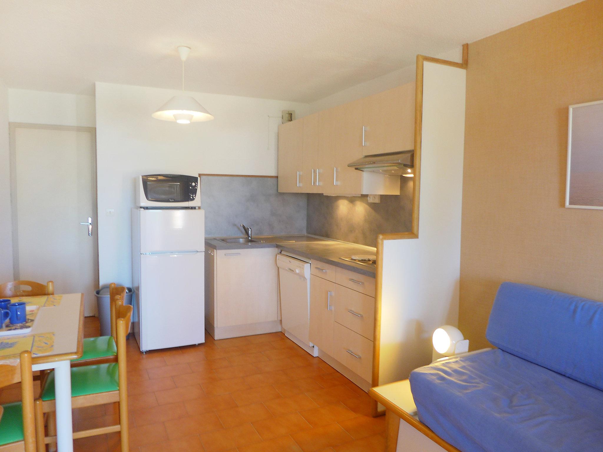 Photo 2 - 1 bedroom Apartment in Sainte-Maxime with swimming pool and garden