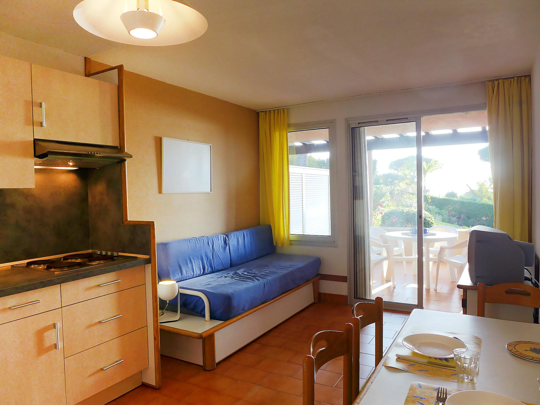 Foto 6 - Apartamento de 1 habitación en Sainte-Maxime con piscina y vistas al mar