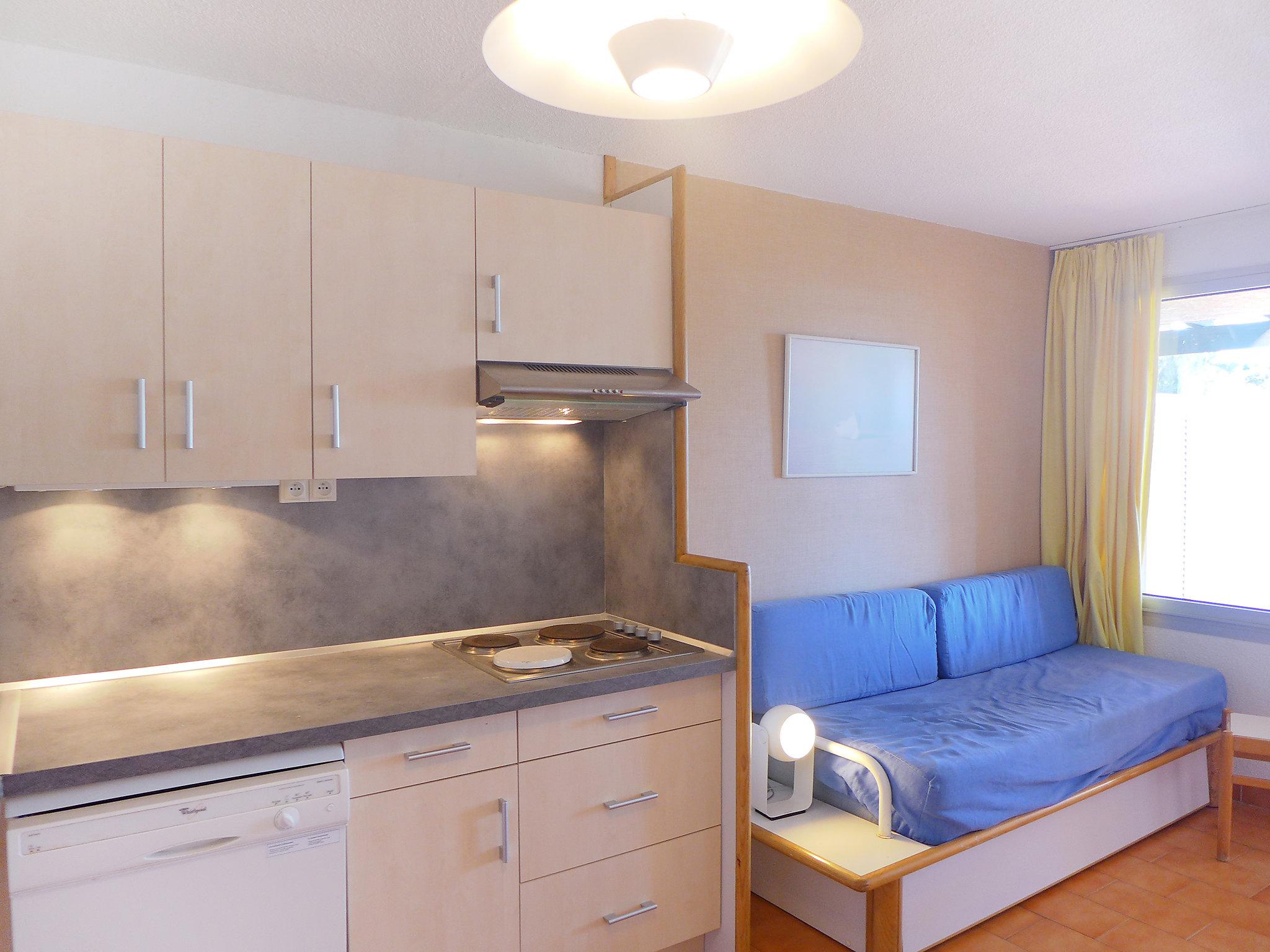 Foto 7 - Apartamento de 1 habitación en Sainte-Maxime con piscina y vistas al mar