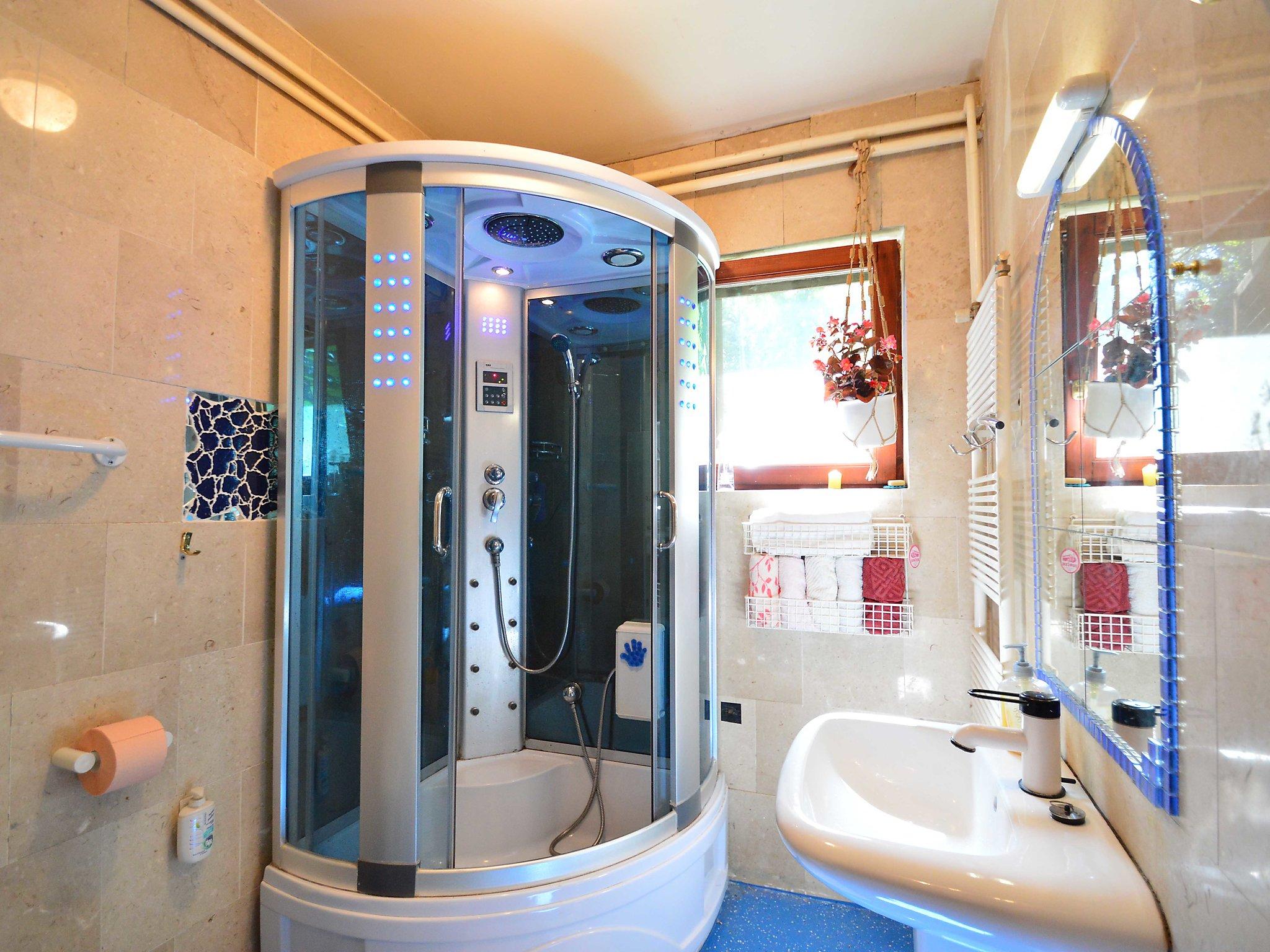 Foto 30 - Casa con 3 camere da letto a Opatija con piscina privata e vista mare