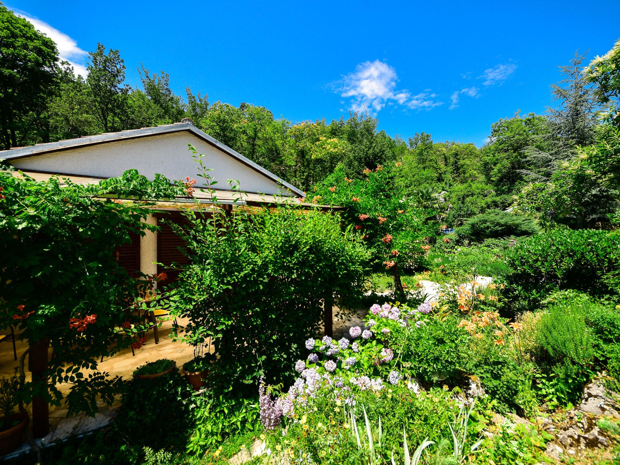 Foto 9 - Casa de 3 quartos em Opatija com piscina privada e jardim