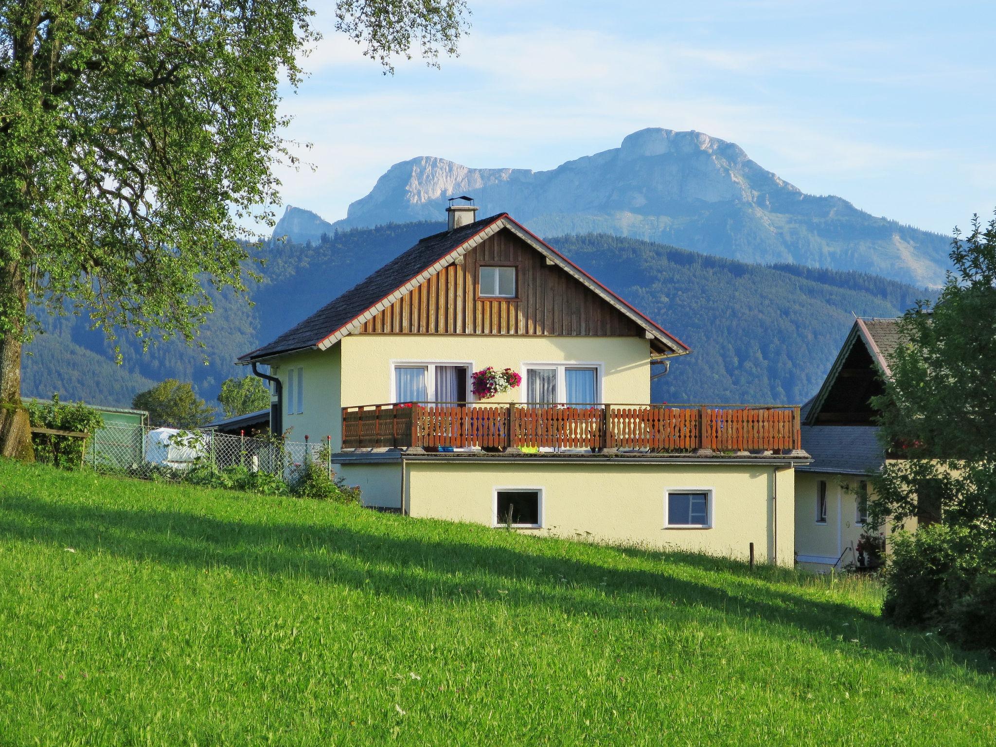 Foto 1 - Casa de 2 quartos em Oberwang com terraço e vista para a montanha