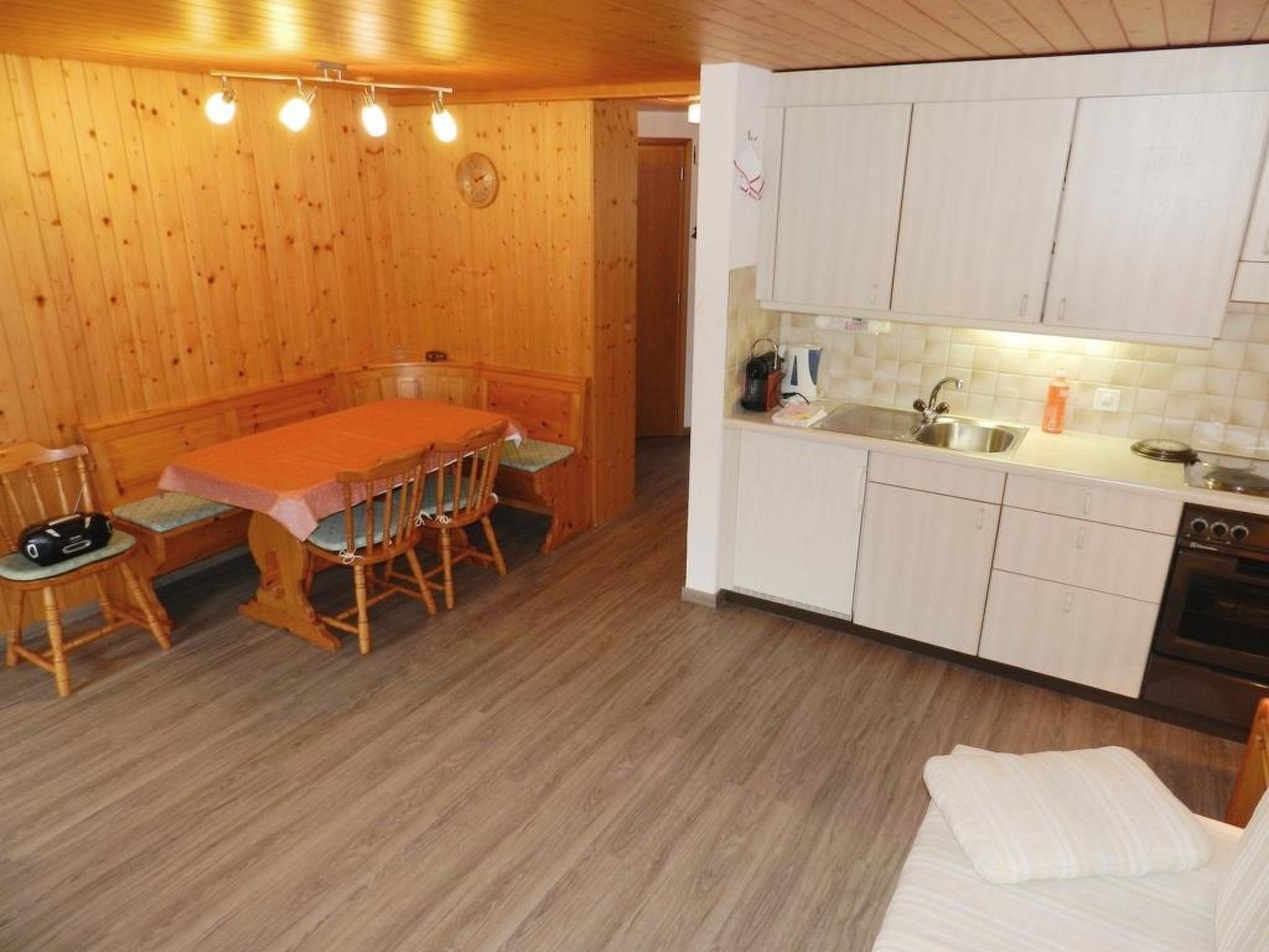 Foto 10 - Apartment mit 1 Schlafzimmer in Zweisimmen