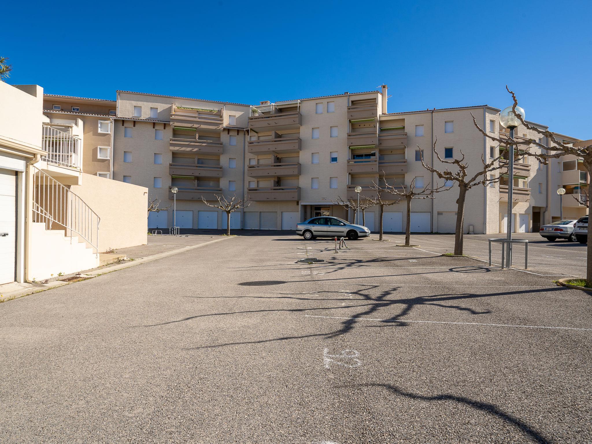 Foto 14 - Apartment mit 2 Schlafzimmern in Le Grau-du-Roi mit schwimmbad und blick aufs meer