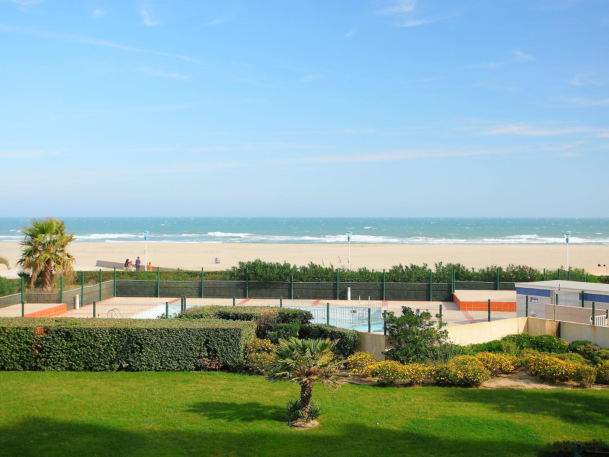 Photo 4 - 2 bedroom Apartment in Canet-en-Roussillon with swimming pool and sea view