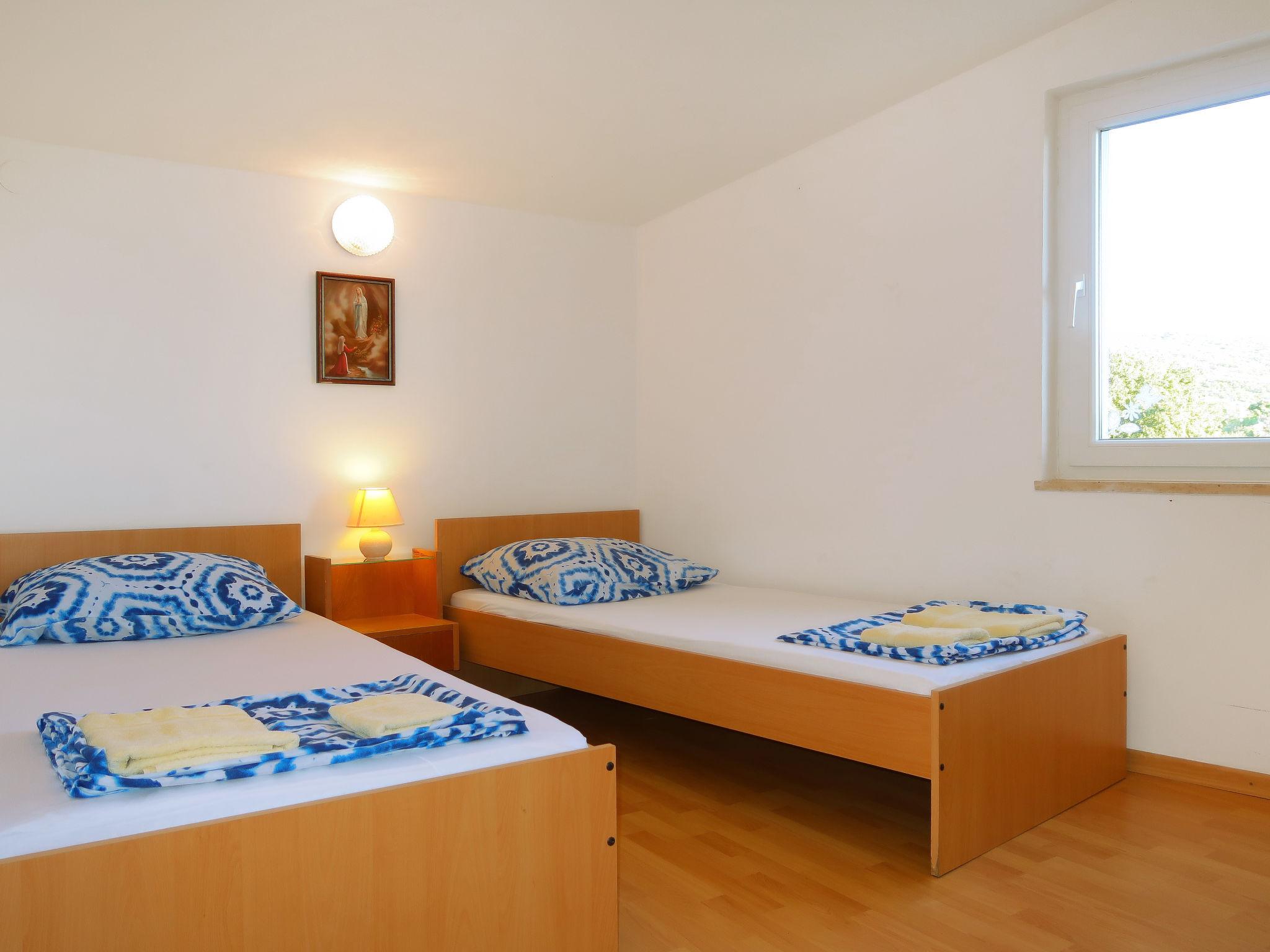 Foto 6 - Appartamento con 2 camere da letto a Punat con terrazza