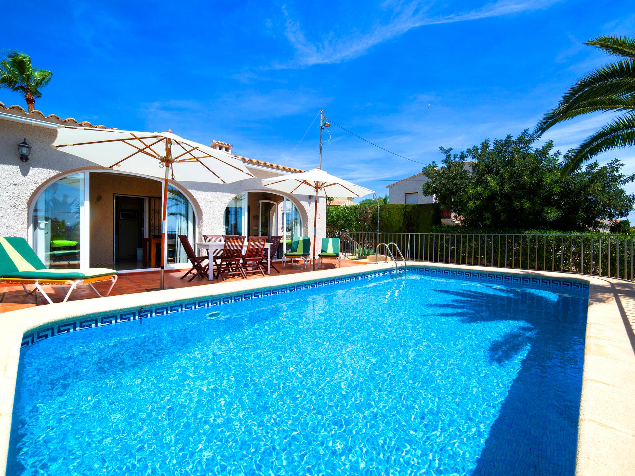 Foto 1 - Casa de 3 quartos em Calp com piscina privada e vistas do mar