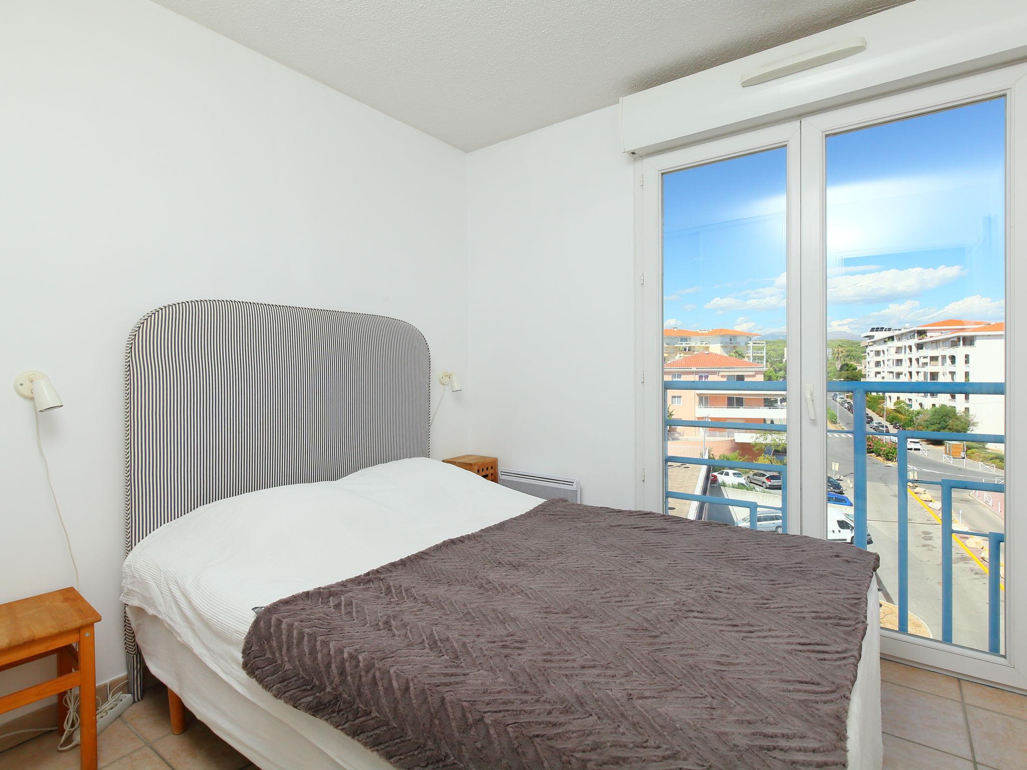 Foto 7 - Apartamento de 2 quartos em Antibes com piscina e jardim