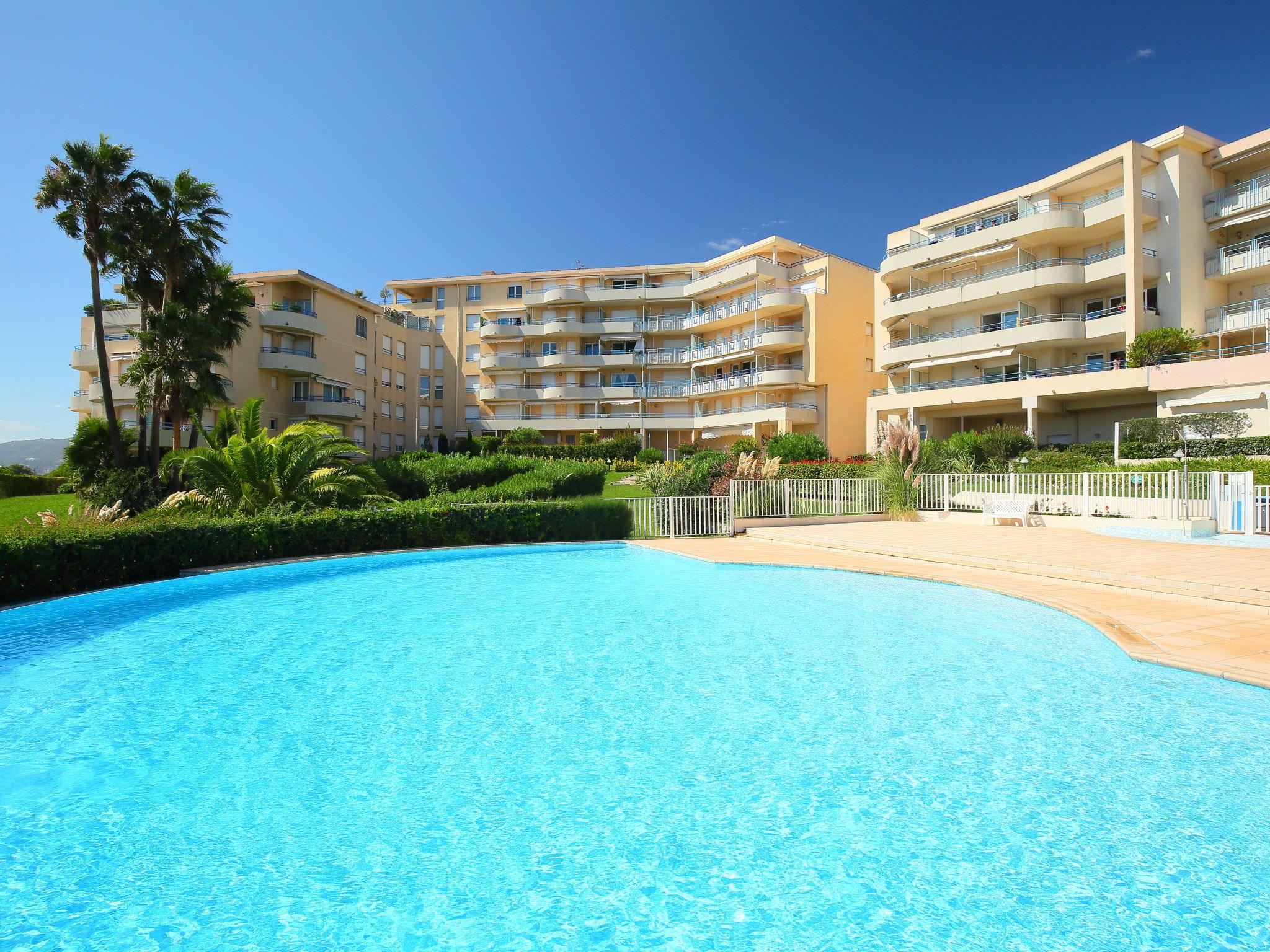 Foto 1 - Apartamento de 2 habitaciones en Antibes con piscina y jardín