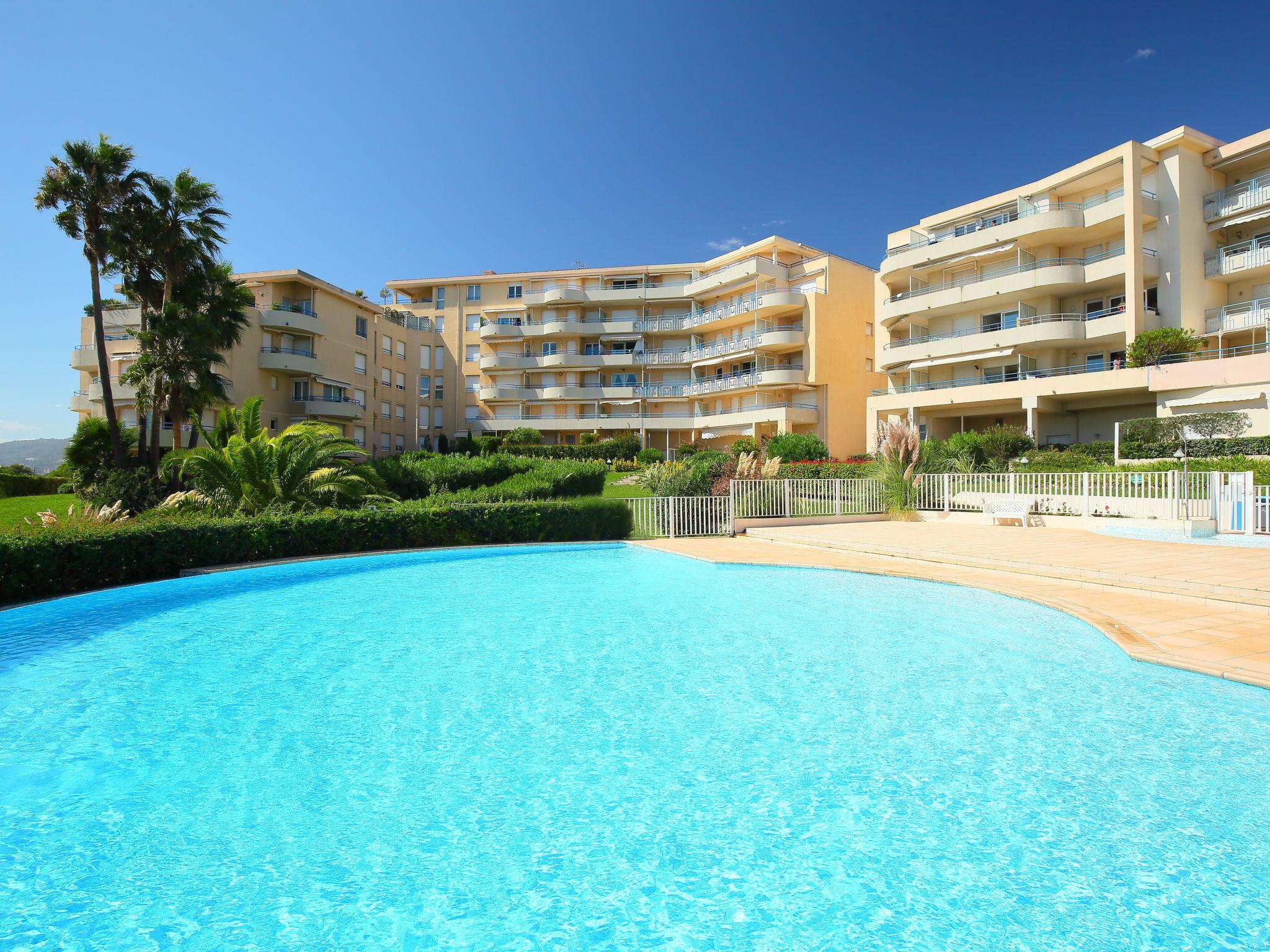 Photo 1 - 2 bedroom Apartment in Antibes with swimming pool and garden
