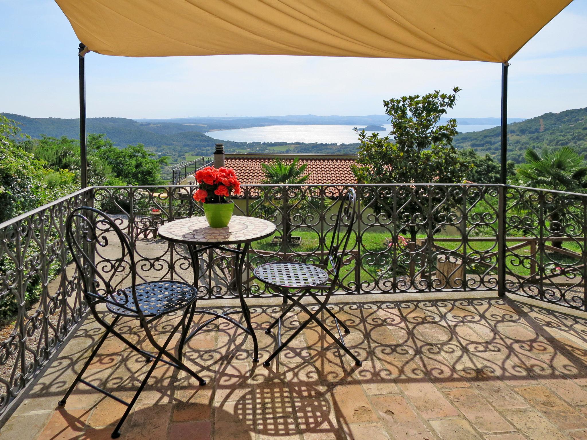 Foto 2 - Casa de 1 habitación en Montefiascone con jardín y terraza