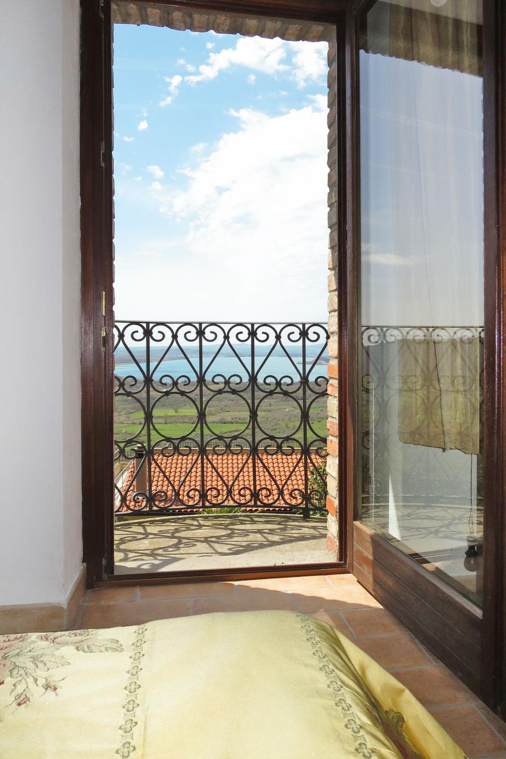 Photo 14 - Maison de 1 chambre à Montefiascone avec jardin et terrasse