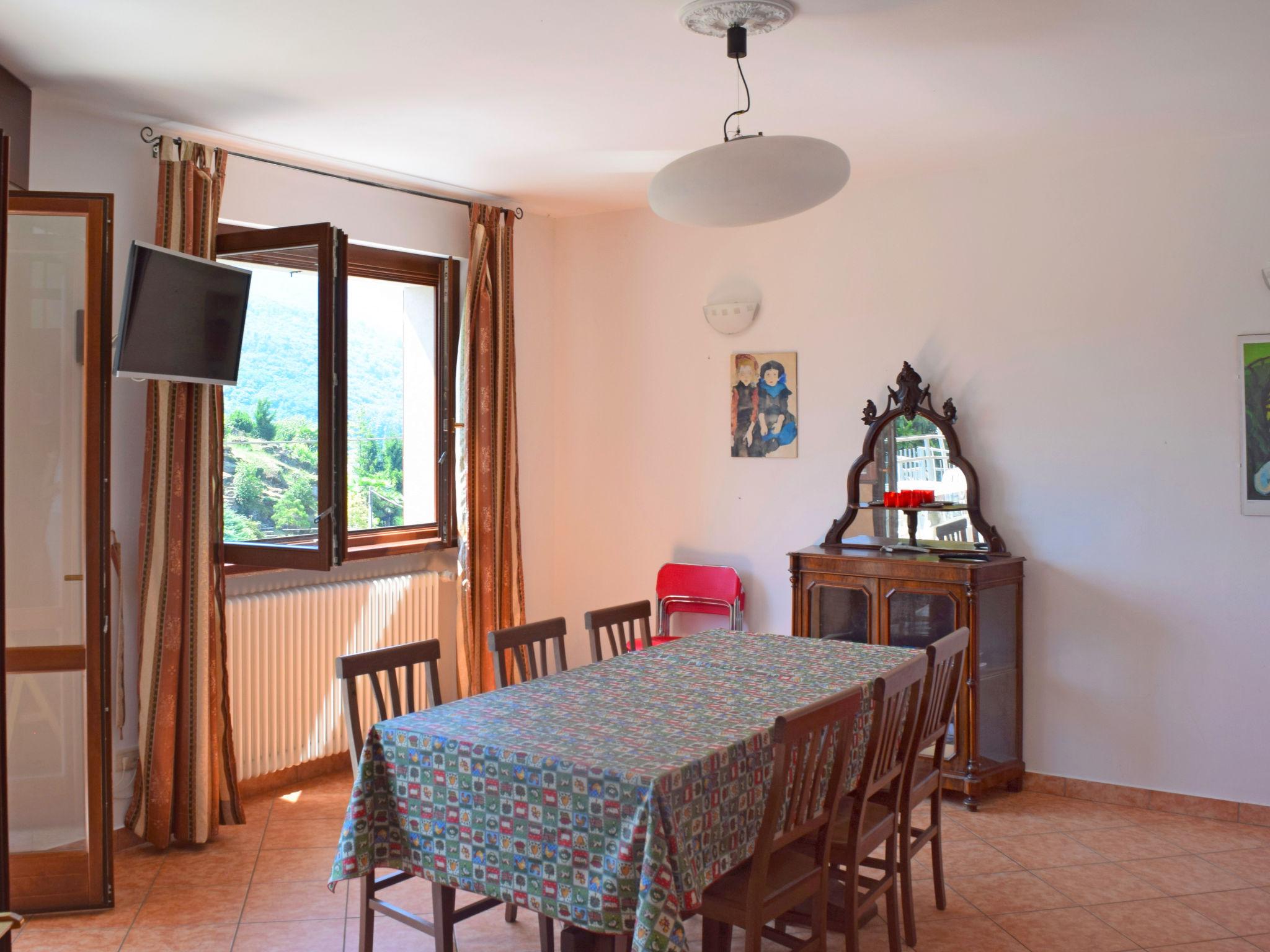 Photo 9 - 4 bedroom Apartment in Brezzo di Bedero with terrace and mountain view