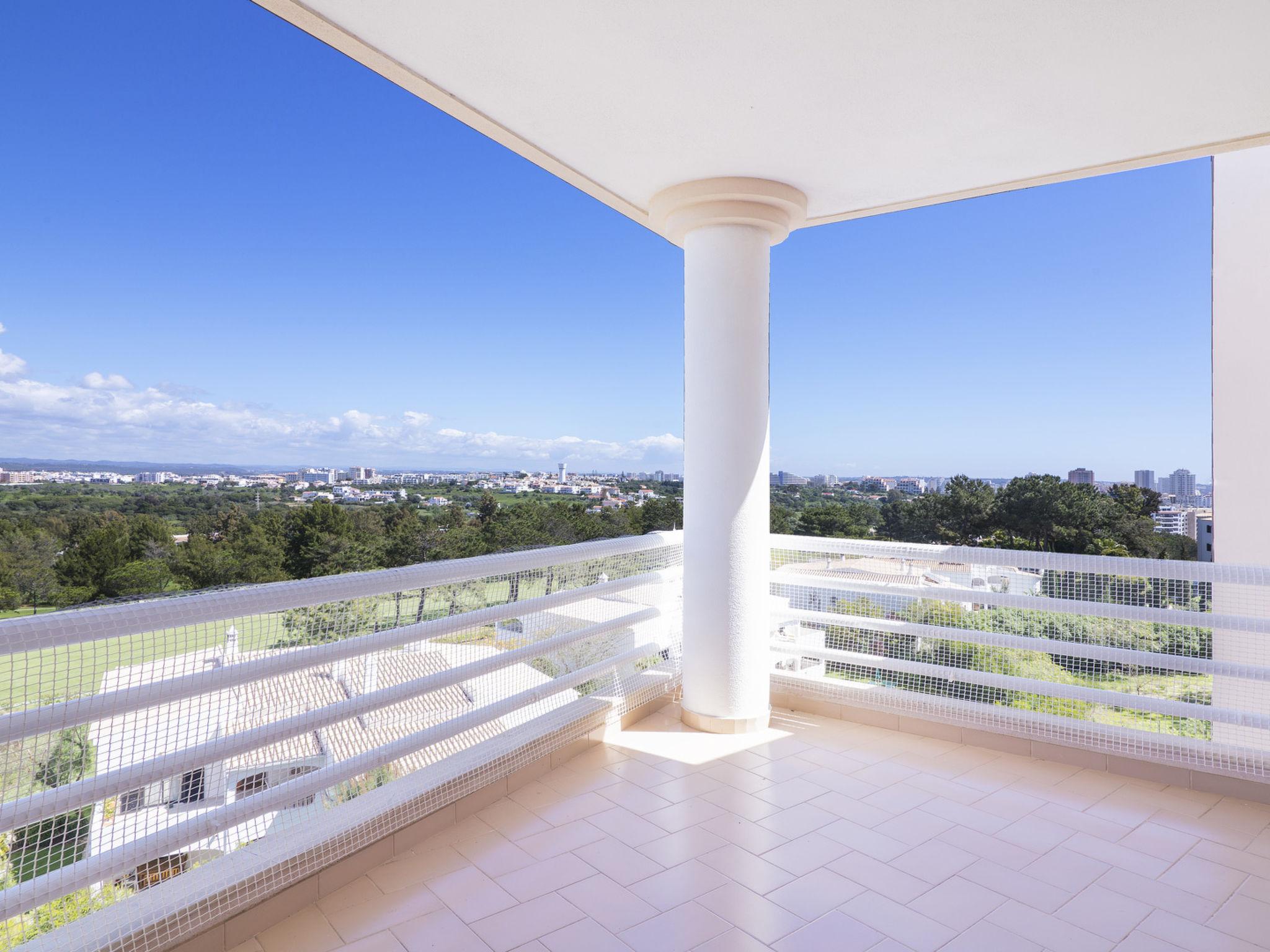 Foto 3 - Apartamento de 3 quartos em Portimão com piscina e vistas do mar