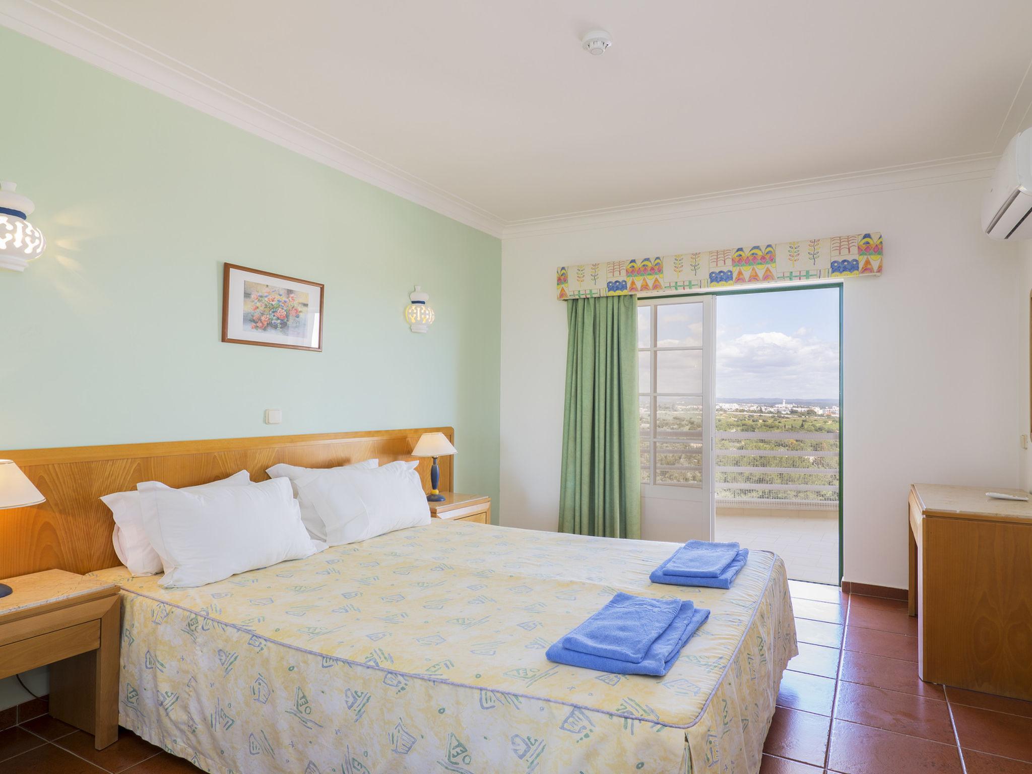 Foto 7 - Appartamento con 3 camere da letto a Portimão con piscina e vista mare