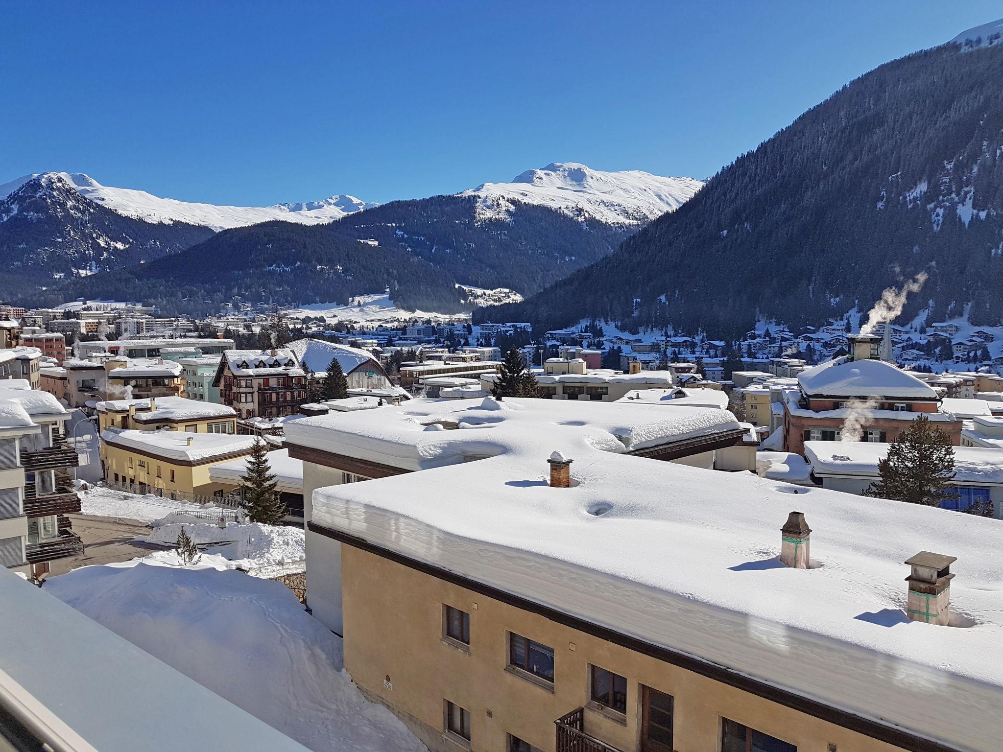 Foto 19 - Appartamento con 3 camere da letto a Davos con vista sulle montagne