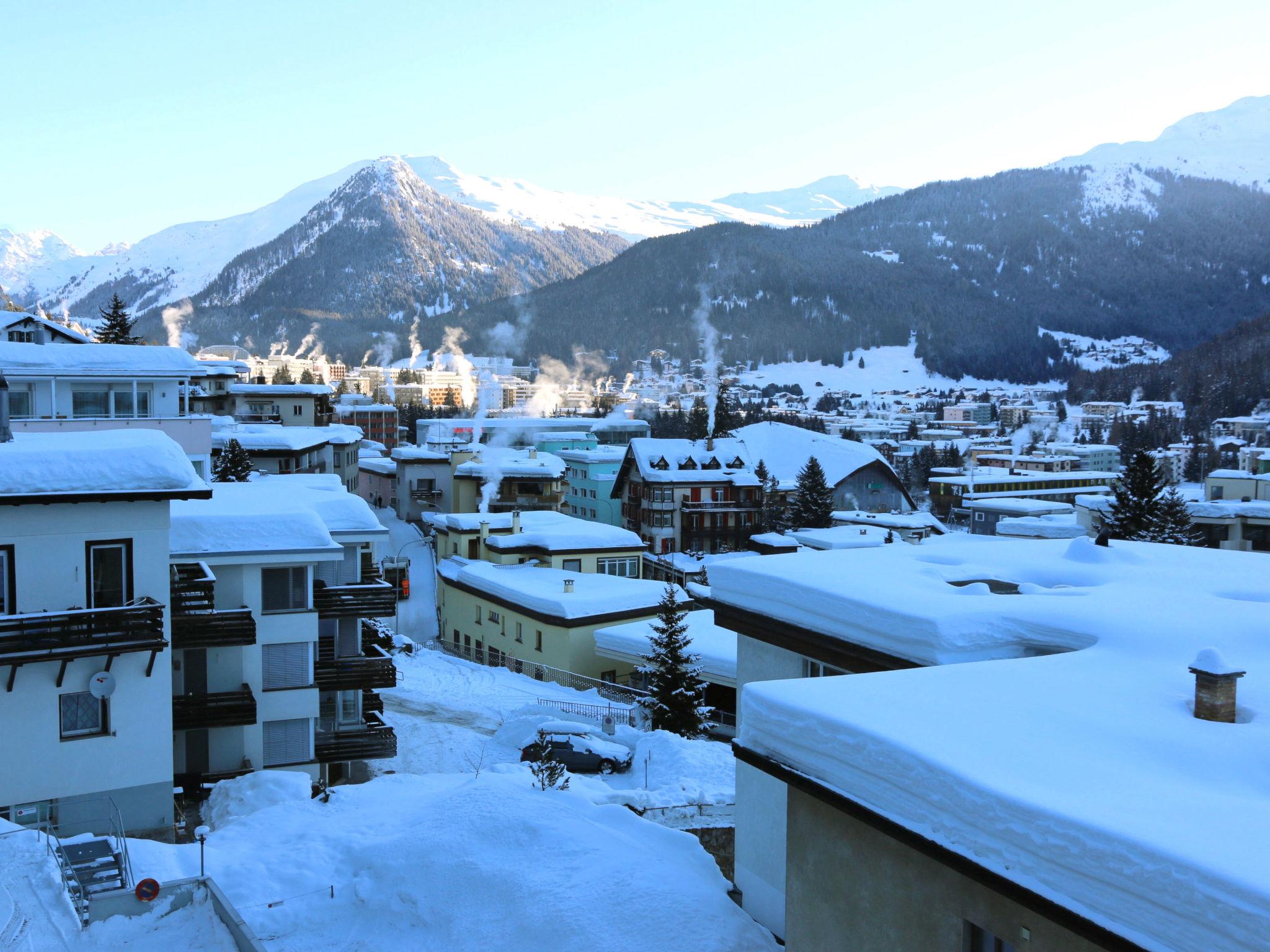 Foto 21 - Appartamento con 3 camere da letto a Davos con vista sulle montagne