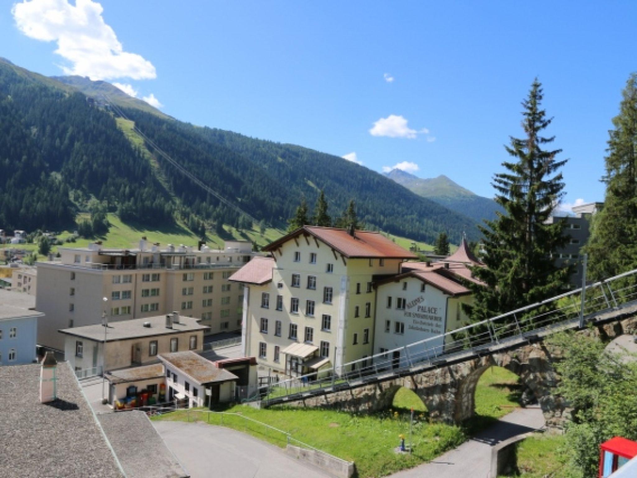 Foto 15 - Apartamento de 3 quartos em Davos com vista para a montanha