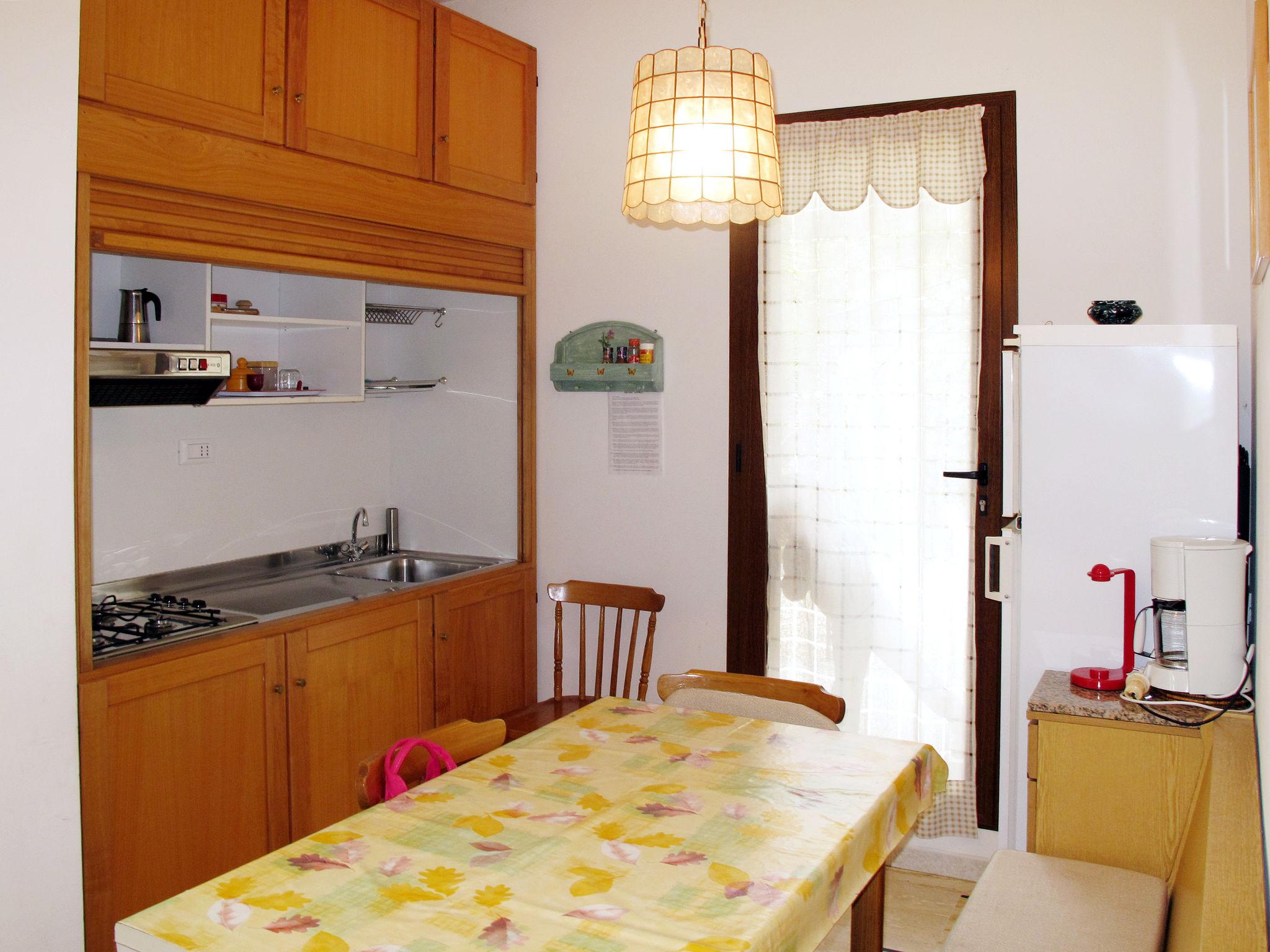 Photo 6 - 2 bedroom Apartment in Imperia with garden and terrace