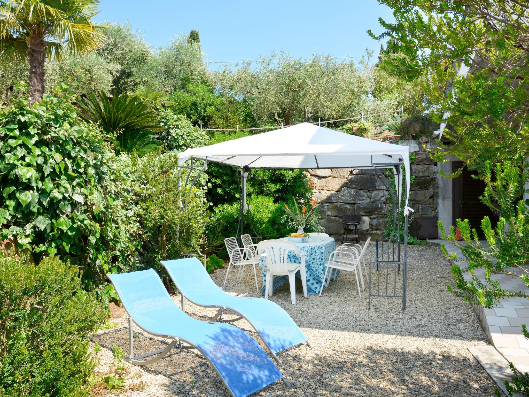 Photo 2 - Appartement de 2 chambres à Imperia avec jardin et terrasse