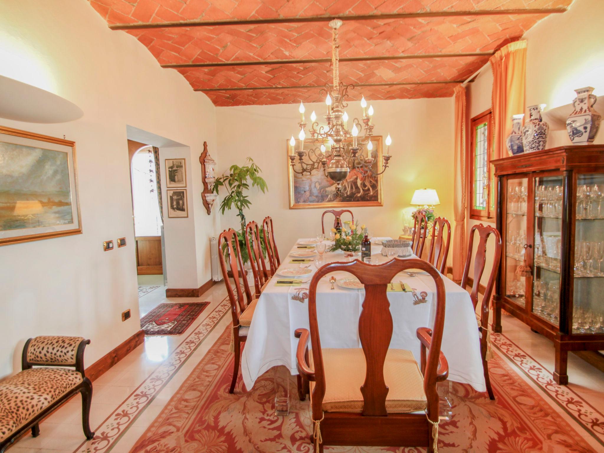Photo 18 - 6 bedroom House in Pistoia with private pool