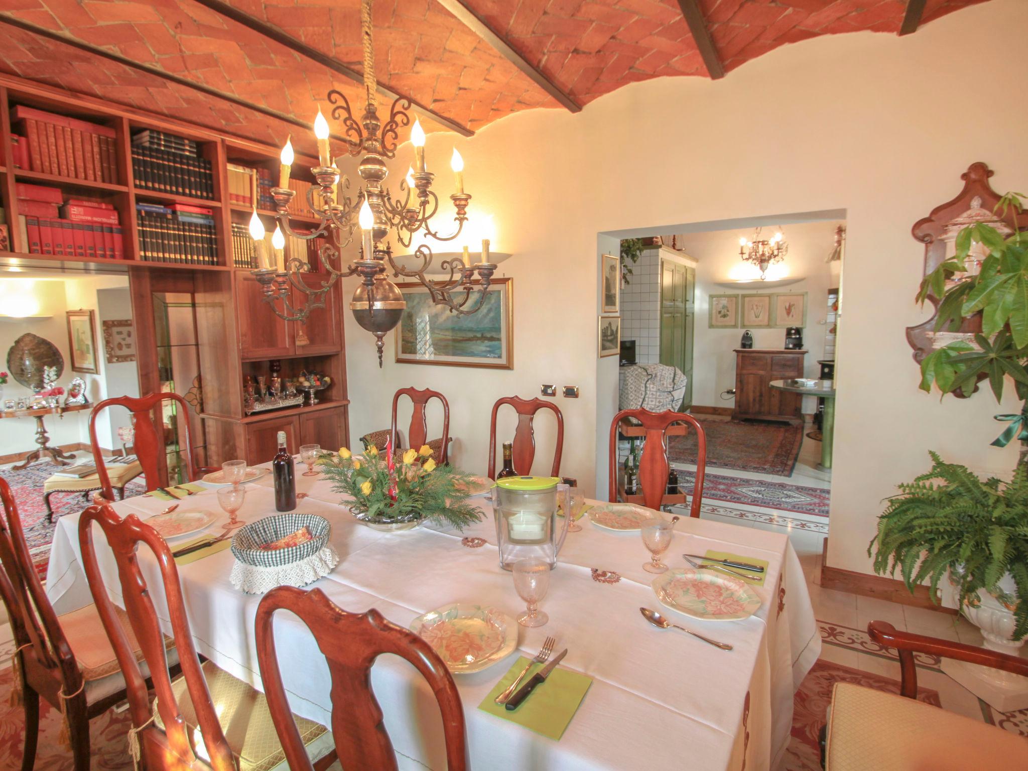 Photo 17 - 6 bedroom House in Pistoia with private pool