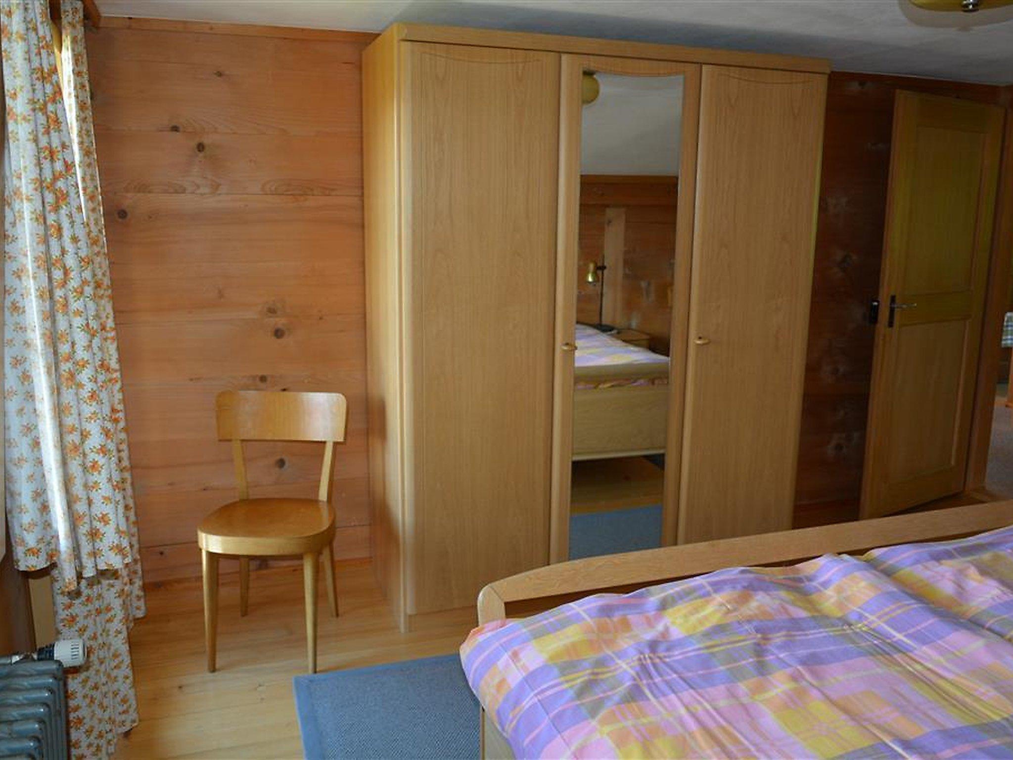 Foto 14 - Appartamento con 2 camere da letto a Saanen