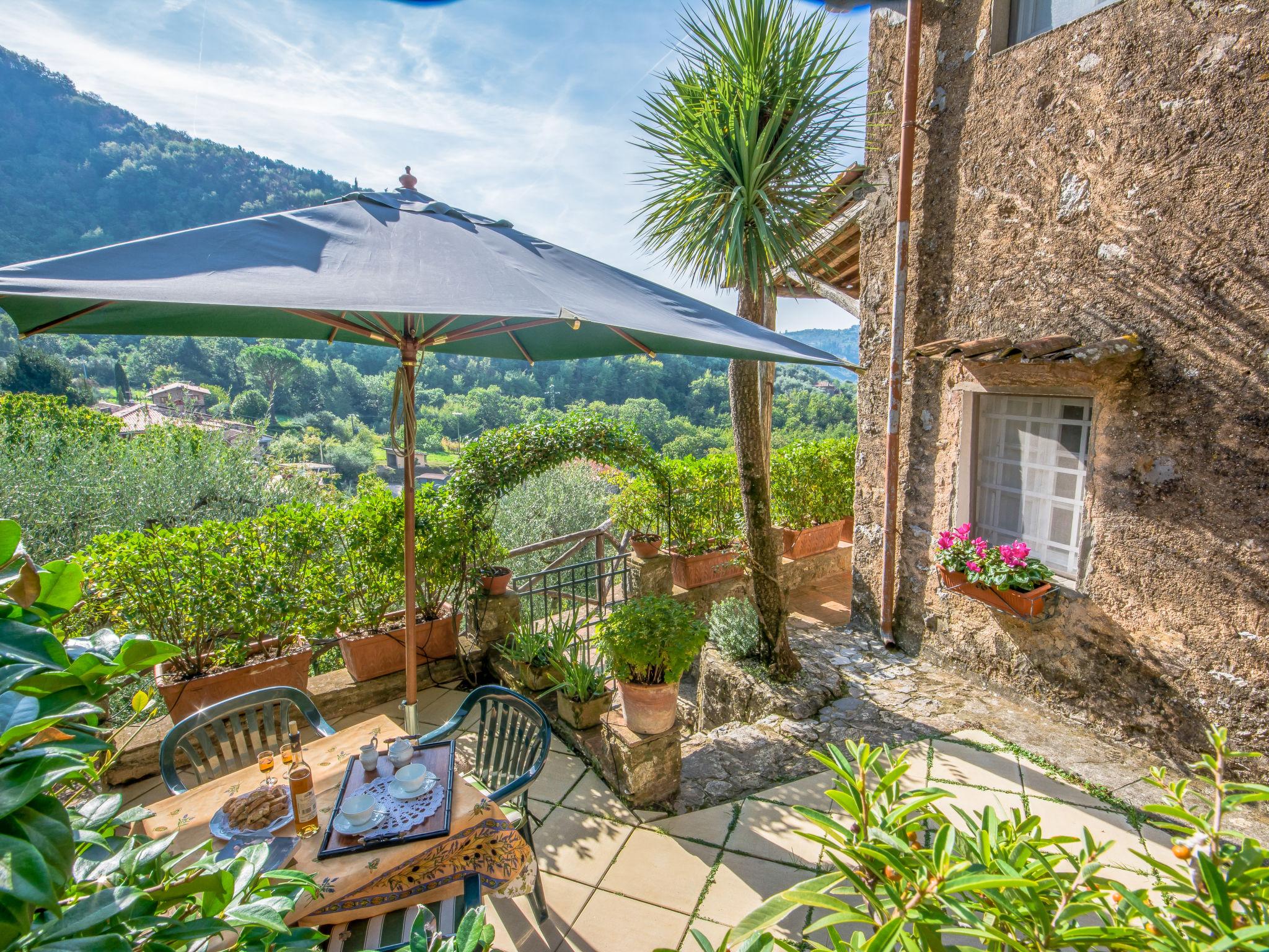 Photo 2 - Maison de 2 chambres à Camaiore avec terrasse et vues à la mer