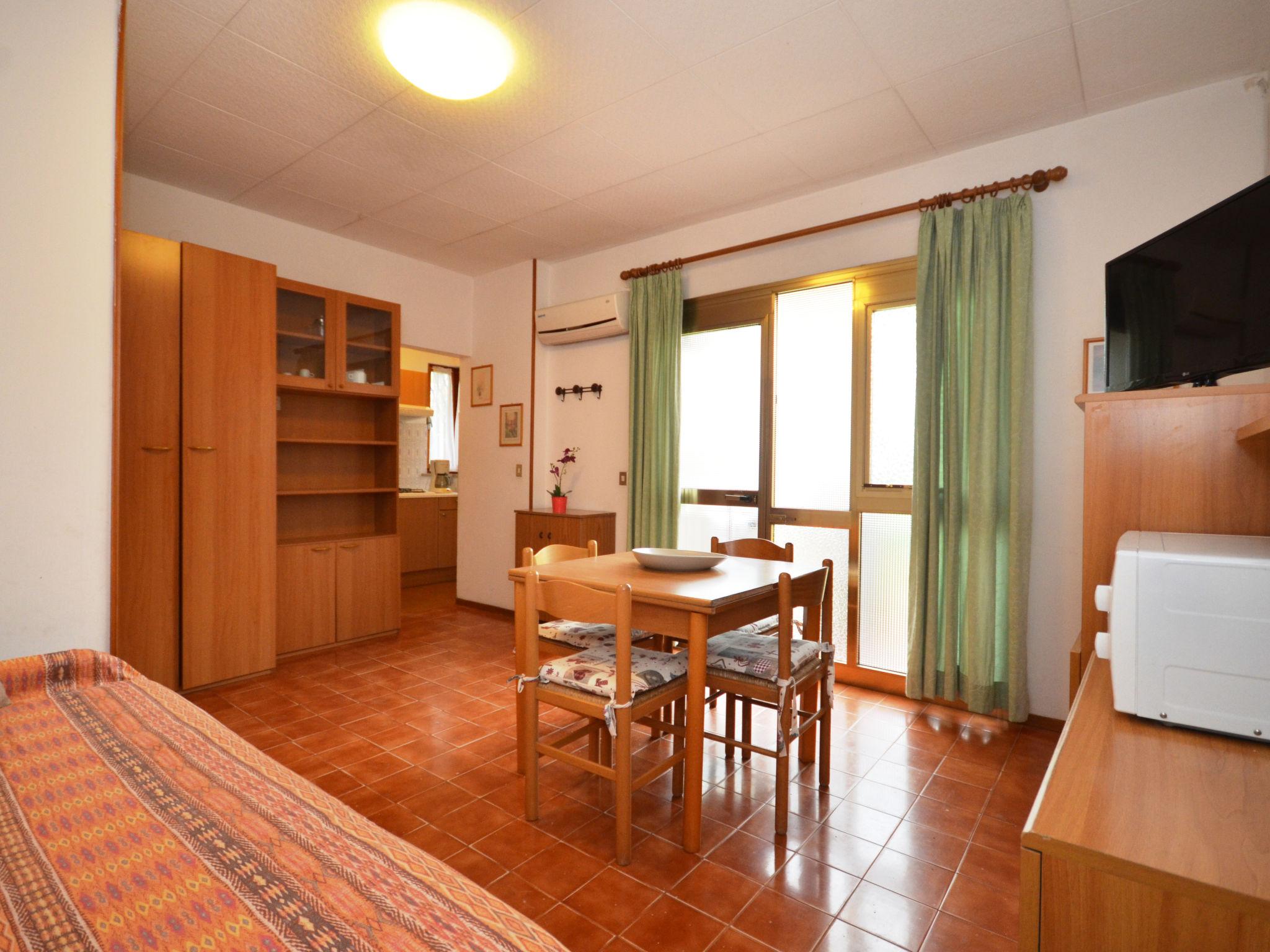 Photo 4 - 2 bedroom House in Lignano Sabbiadoro with garden and sea view