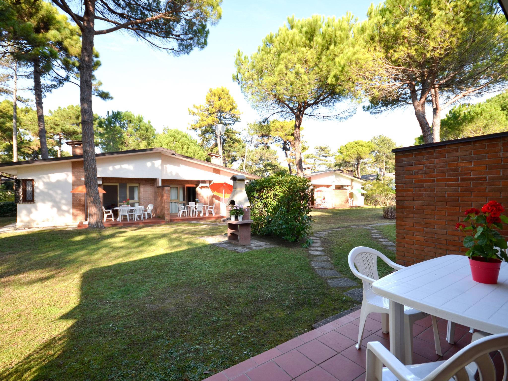 Photo 2 - 2 bedroom House in Lignano Sabbiadoro with garden and sea view