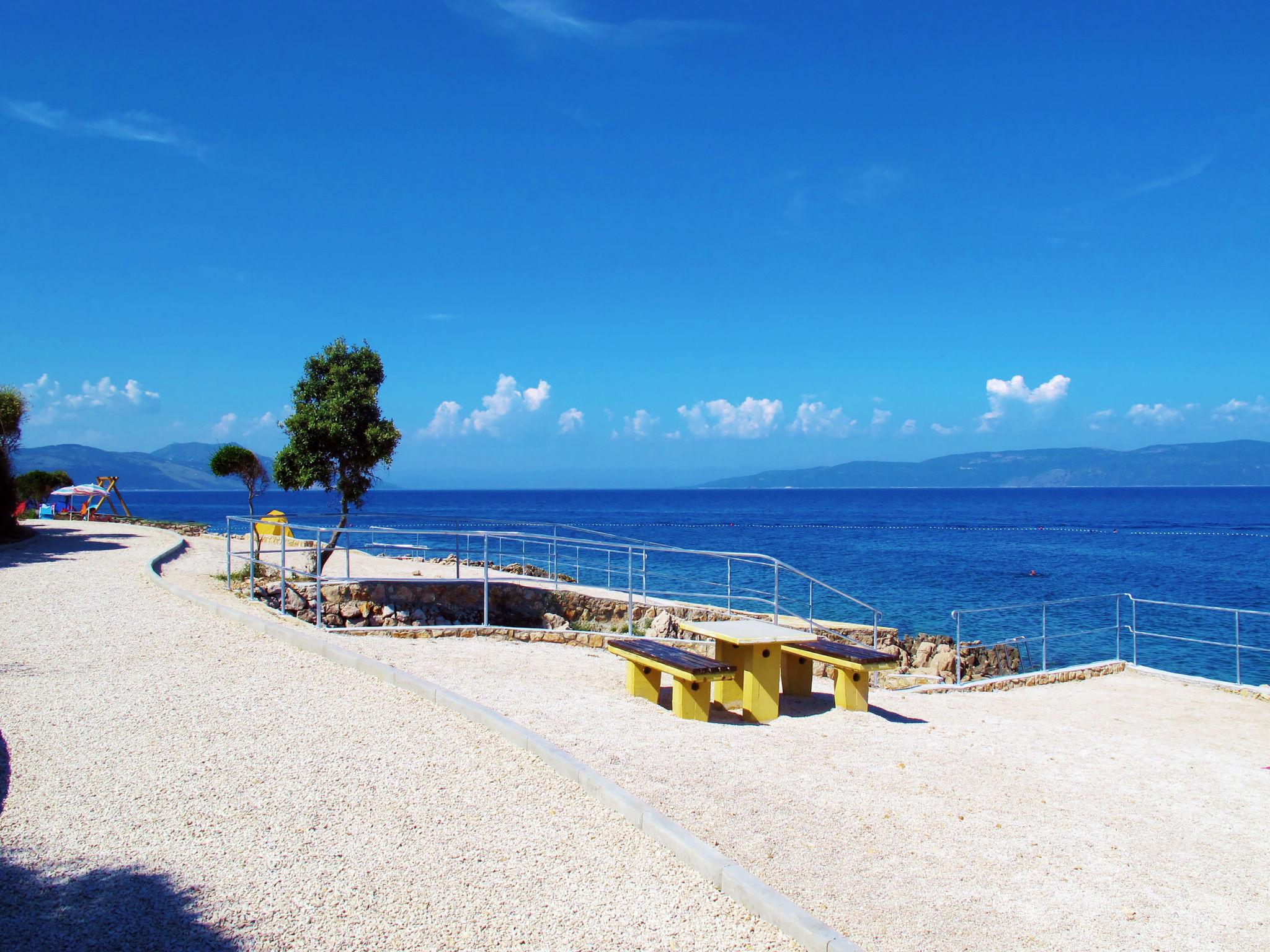 Foto 32 - Appartamento con 2 camere da letto a Raša con terrazza e vista mare