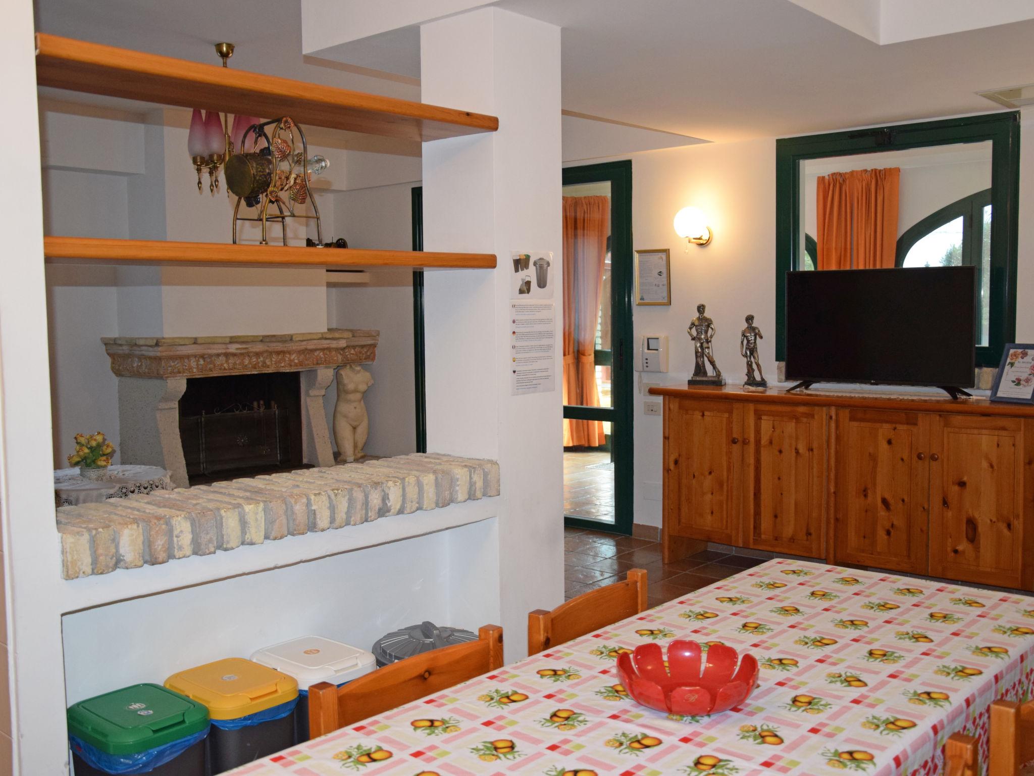 Foto 10 - Apartment mit 2 Schlafzimmern in Quartu Sant'Elena mit garten