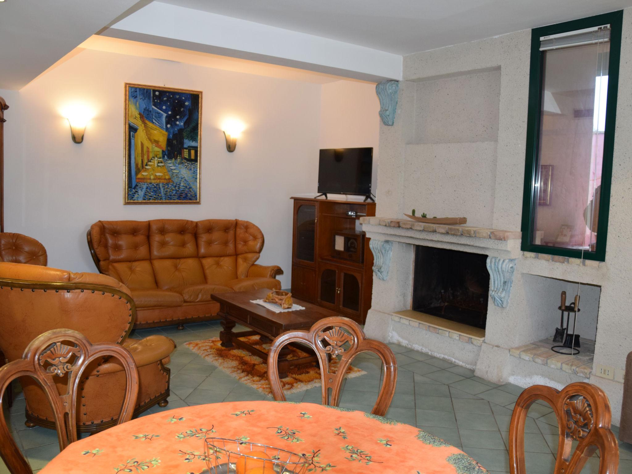 Foto 7 - Apartment mit 2 Schlafzimmern in Quartu Sant'Elena mit garten